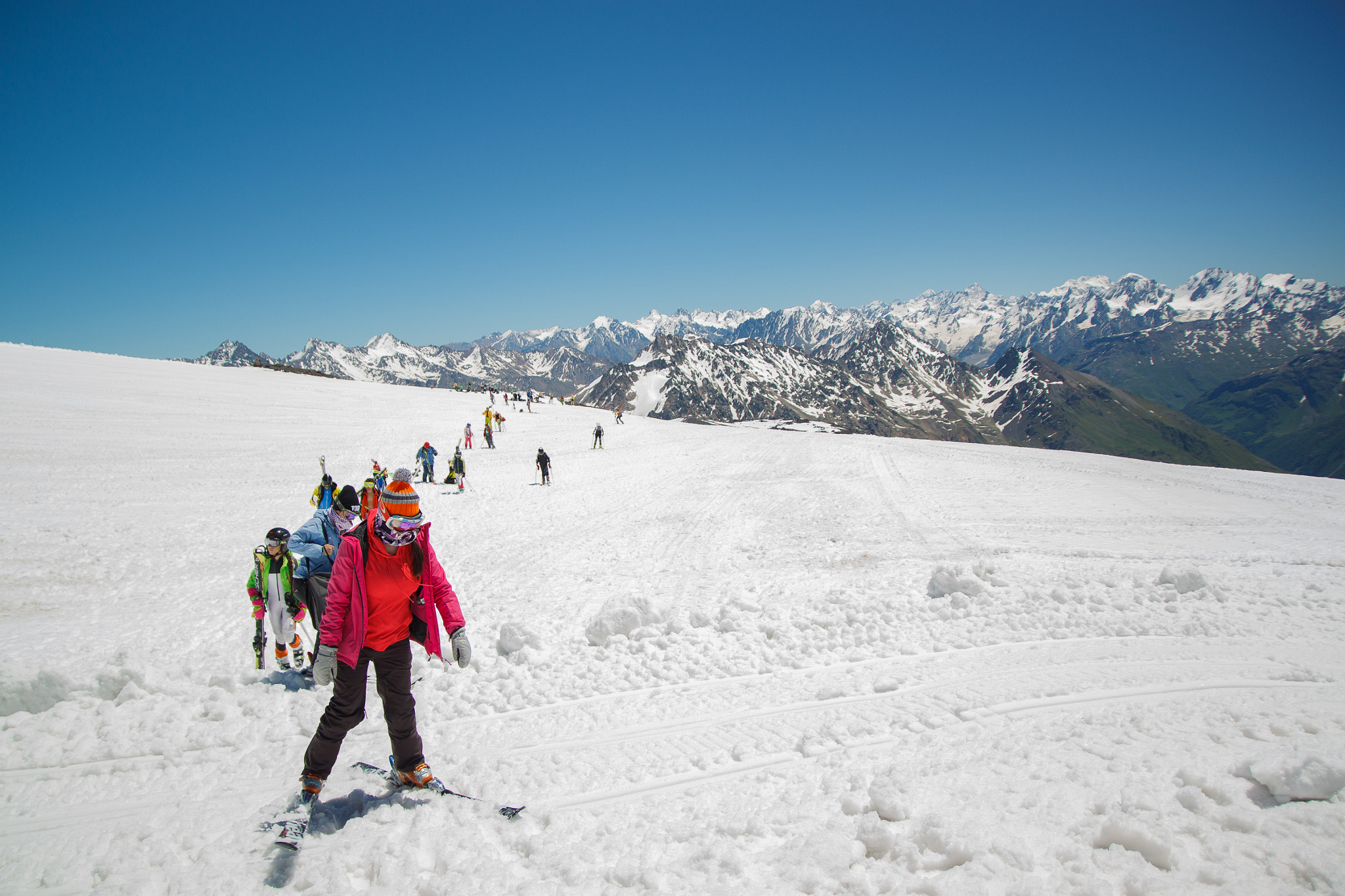 Canon EOS 500D (EOS Rebel T1i / EOS Kiss X3) sample photo. Skiers on a slope photography