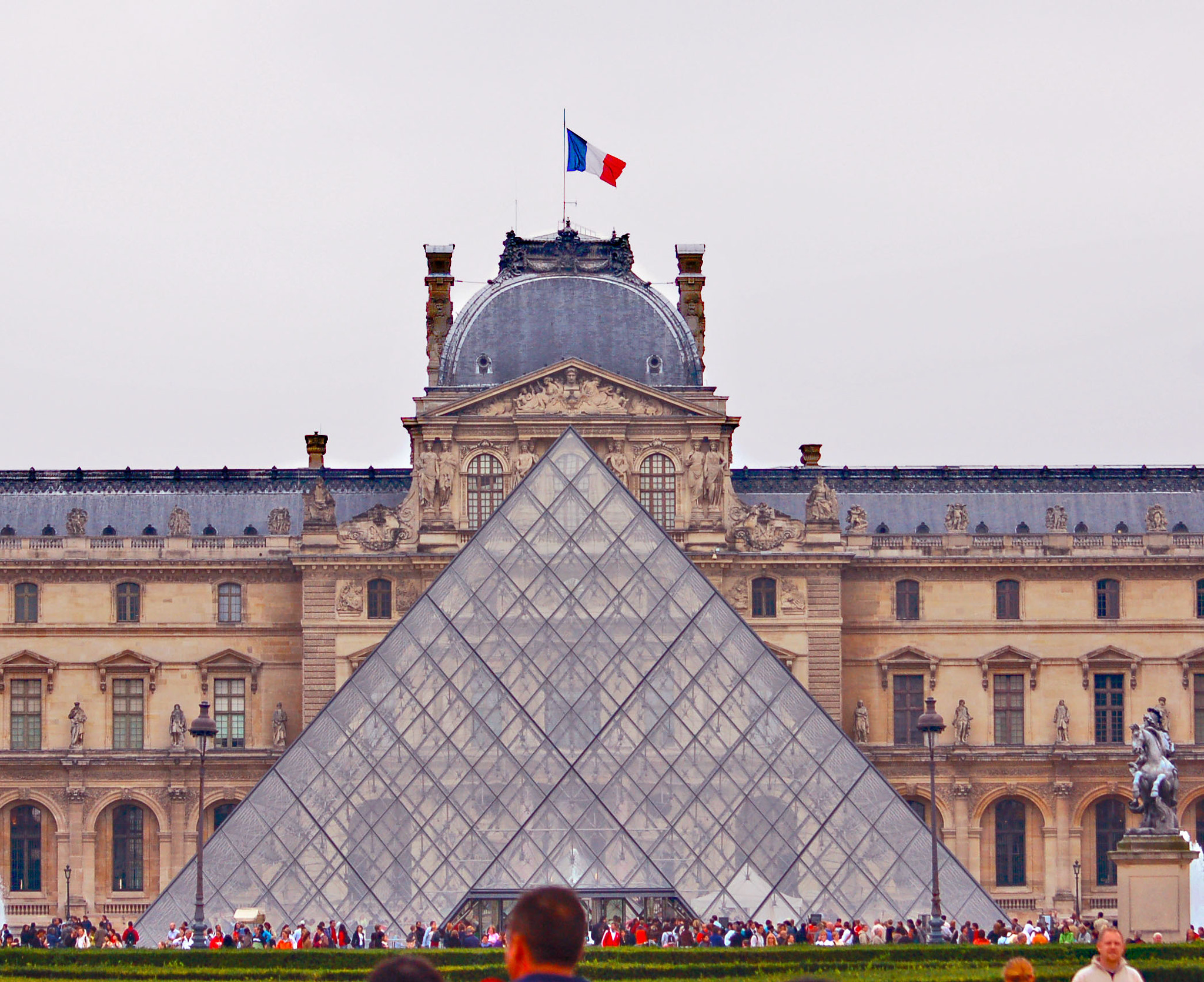 Nikon D50 sample photo. Louvre photography
