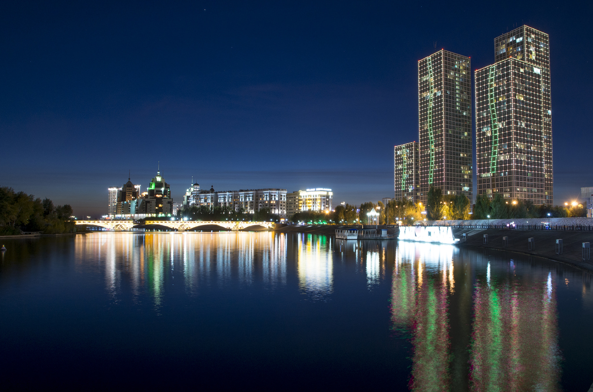 Pentax K-5 IIs sample photo. Astana yesil river photography