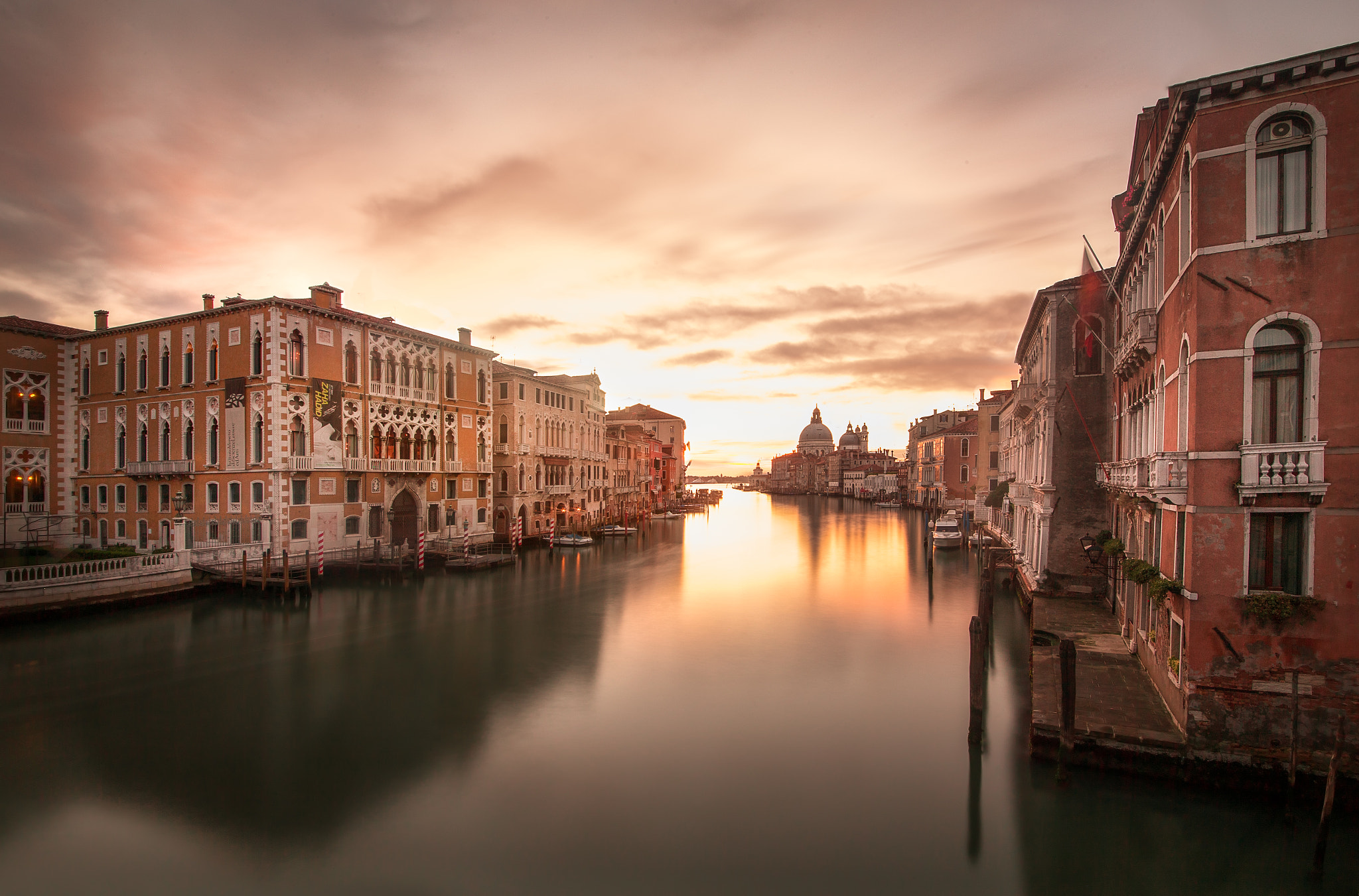 Canon EOS-1D X + Sigma 12-24mm F4.5-5.6 II DG HSM sample photo. Venice fall photography