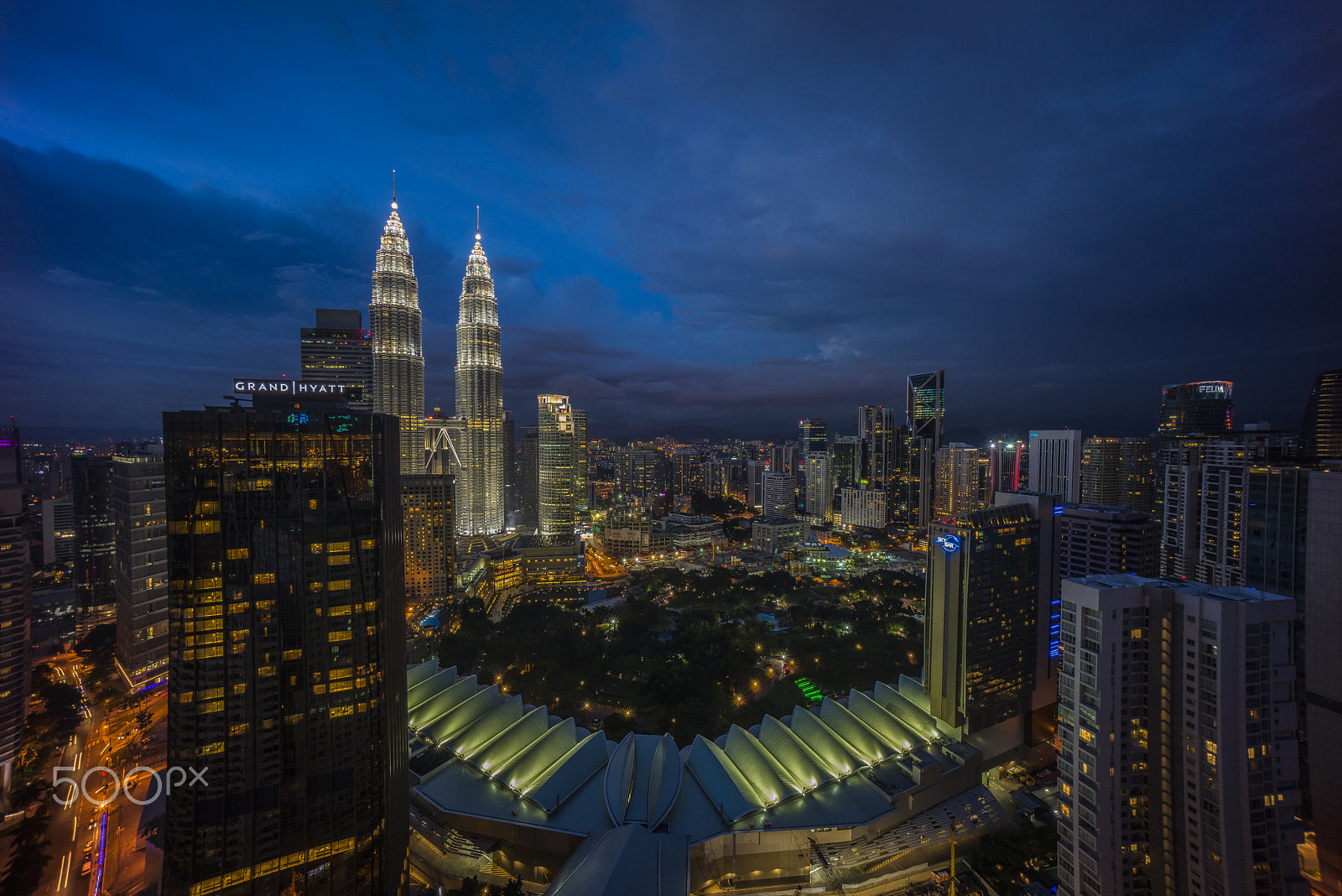 Sony a7R + Sony E 10-18mm F4 OSS sample photo. Kuala lumpur city centre during blue hour photography