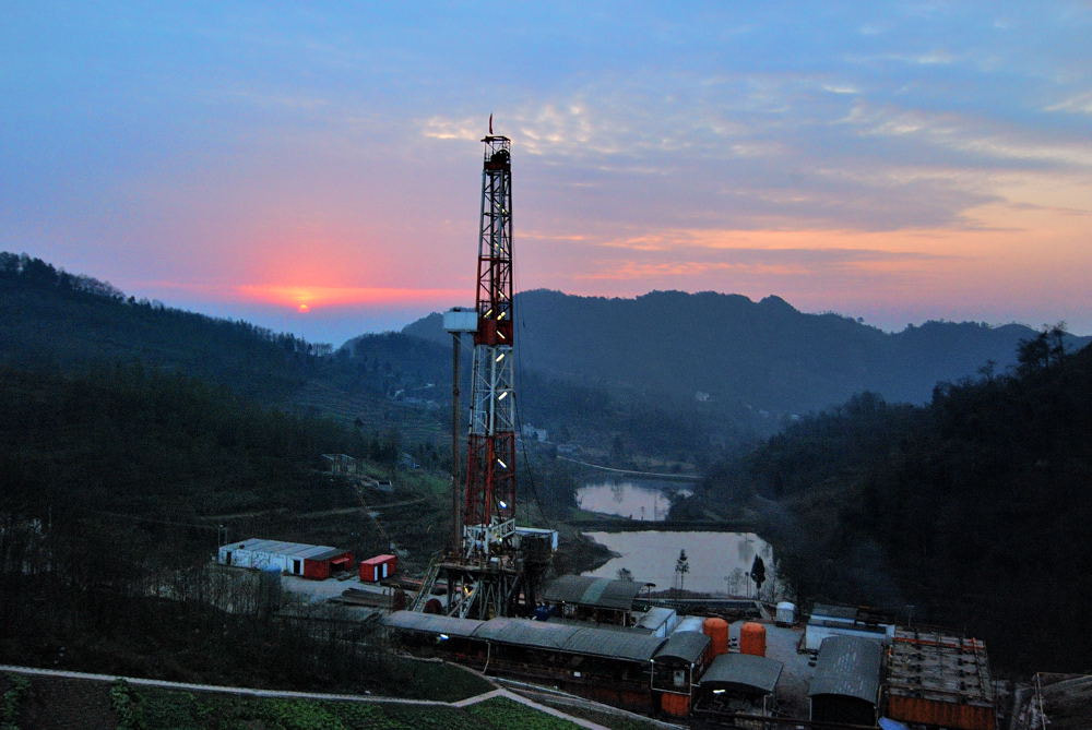 Nikon D80 sample photo. Sunrise of drilling locate photography