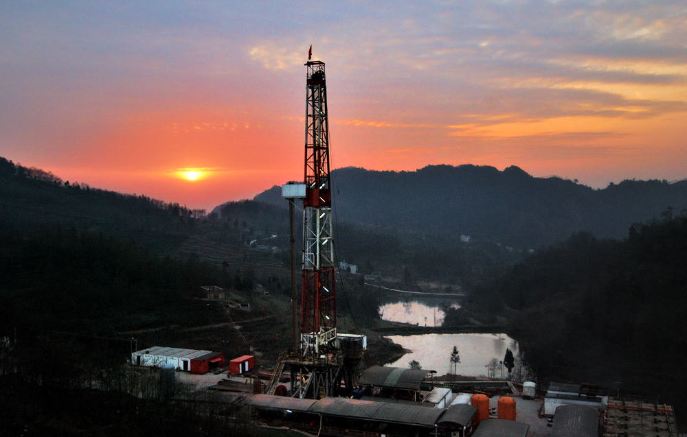 Nikon D80 sample photo. Sunrise of drilling locate photography