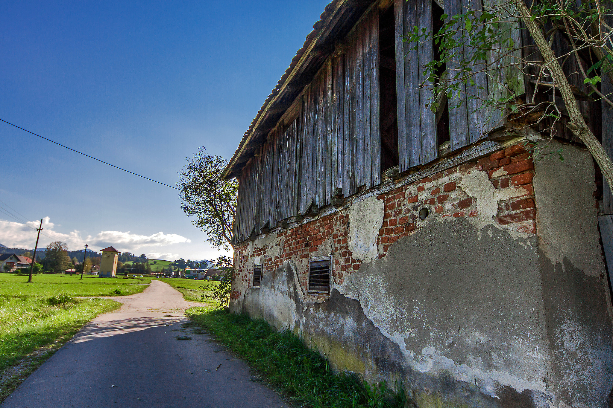 Canon EOS 7D + Sigma 12-24mm F4.5-5.6 EX DG Aspherical HSM sample photo. Old house photography
