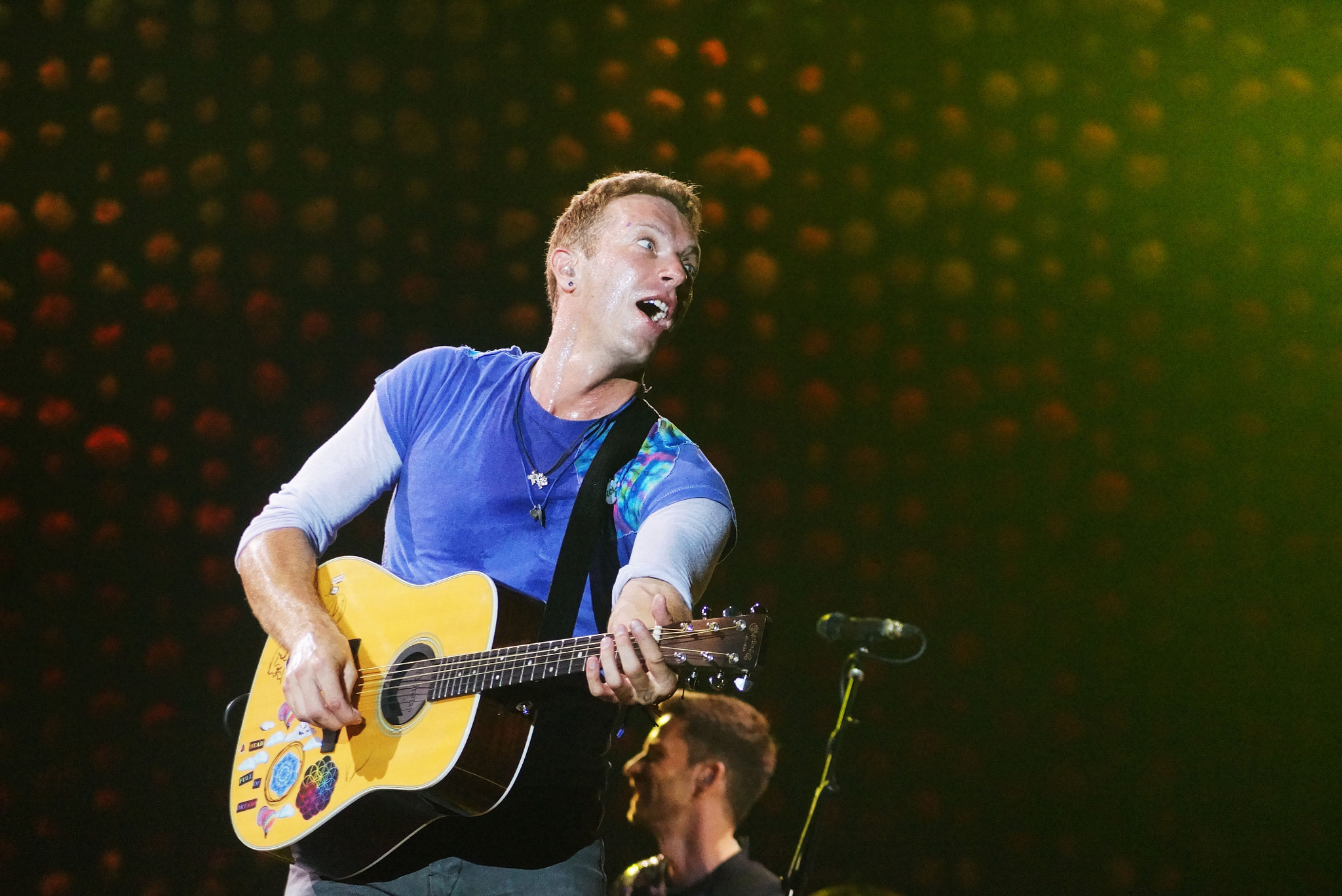Sony SLT-A77 + Sony DT 55-200mm F4-5.6 SAM sample photo. Coldplay photography