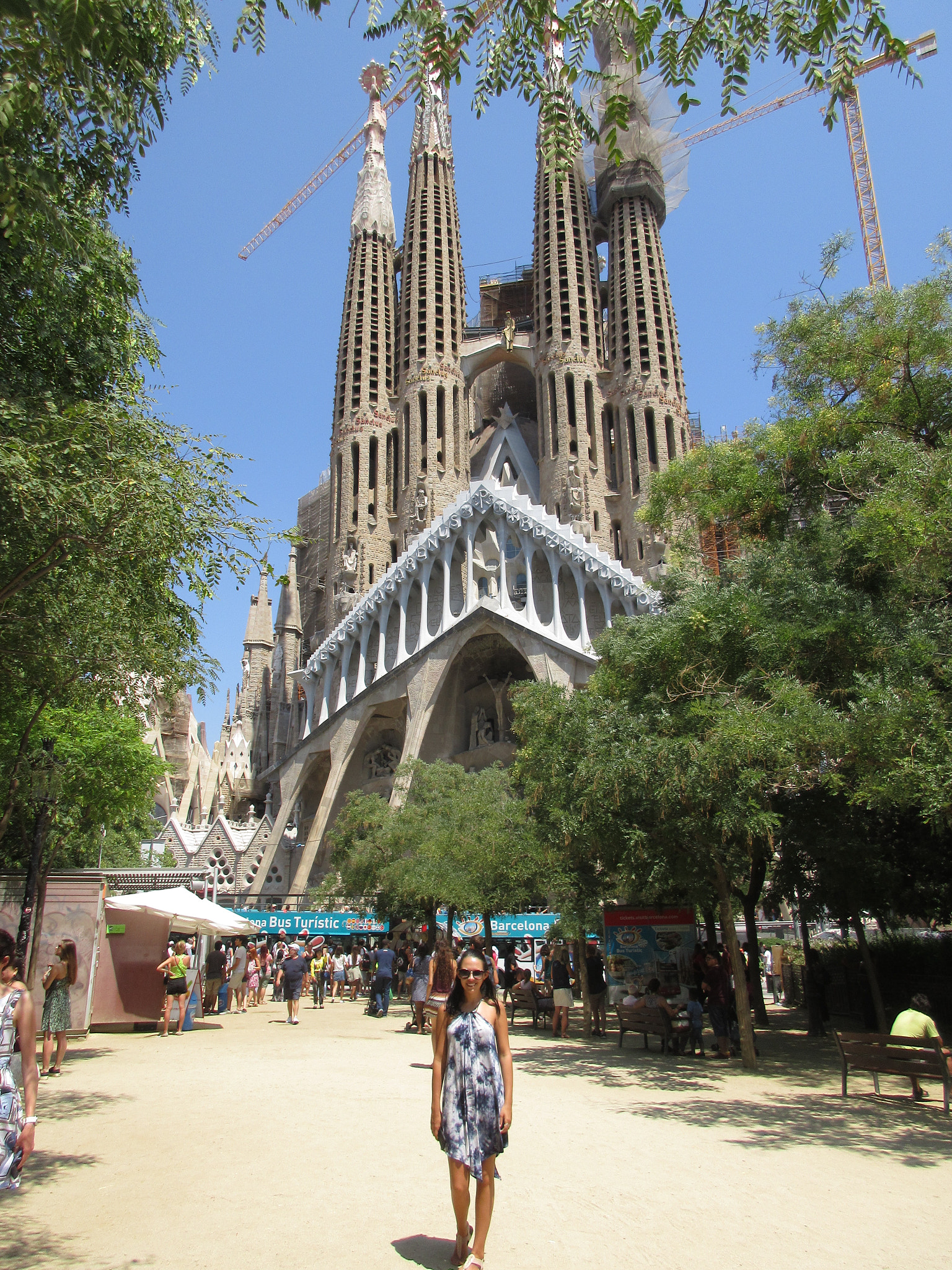 Canon PowerShot ELPH 350 HS (IXUS 275 HS / IXY 640) sample photo. La segrada familia - barcelona photography