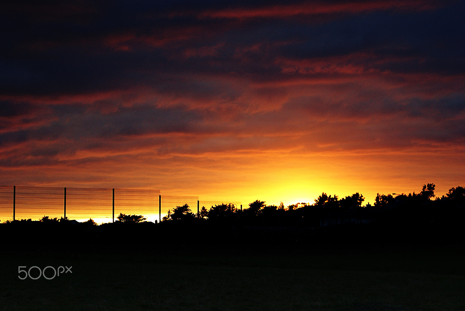 Sony Alpha DSLR-A230 + Sony DT 18-55mm F3.5-5.6 SAM sample photo. Sunset on salthill photography