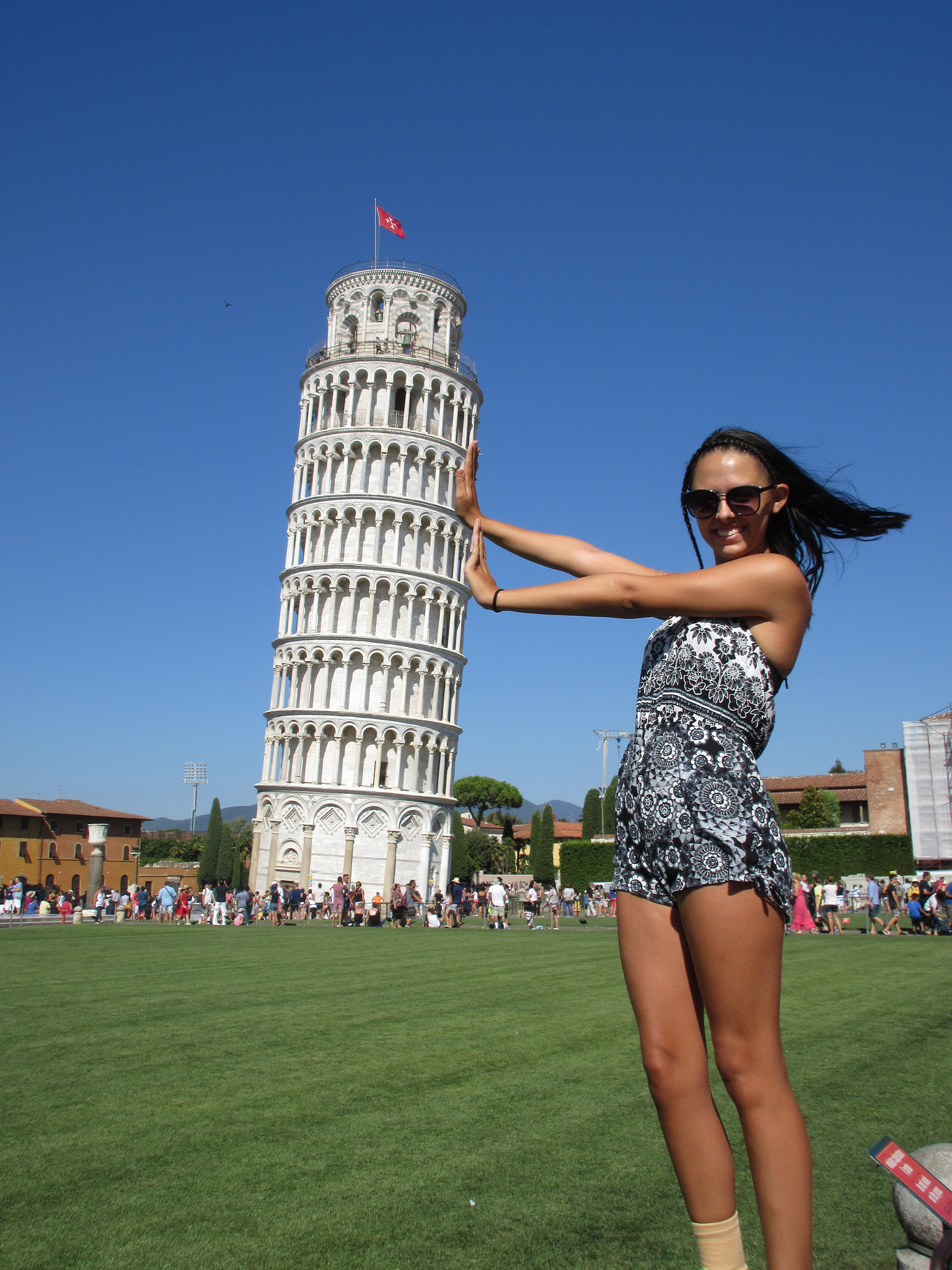 Canon PowerShot ELPH 350 HS (IXUS 275 HS / IXY 640) sample photo. Leaning tower of pisa photography