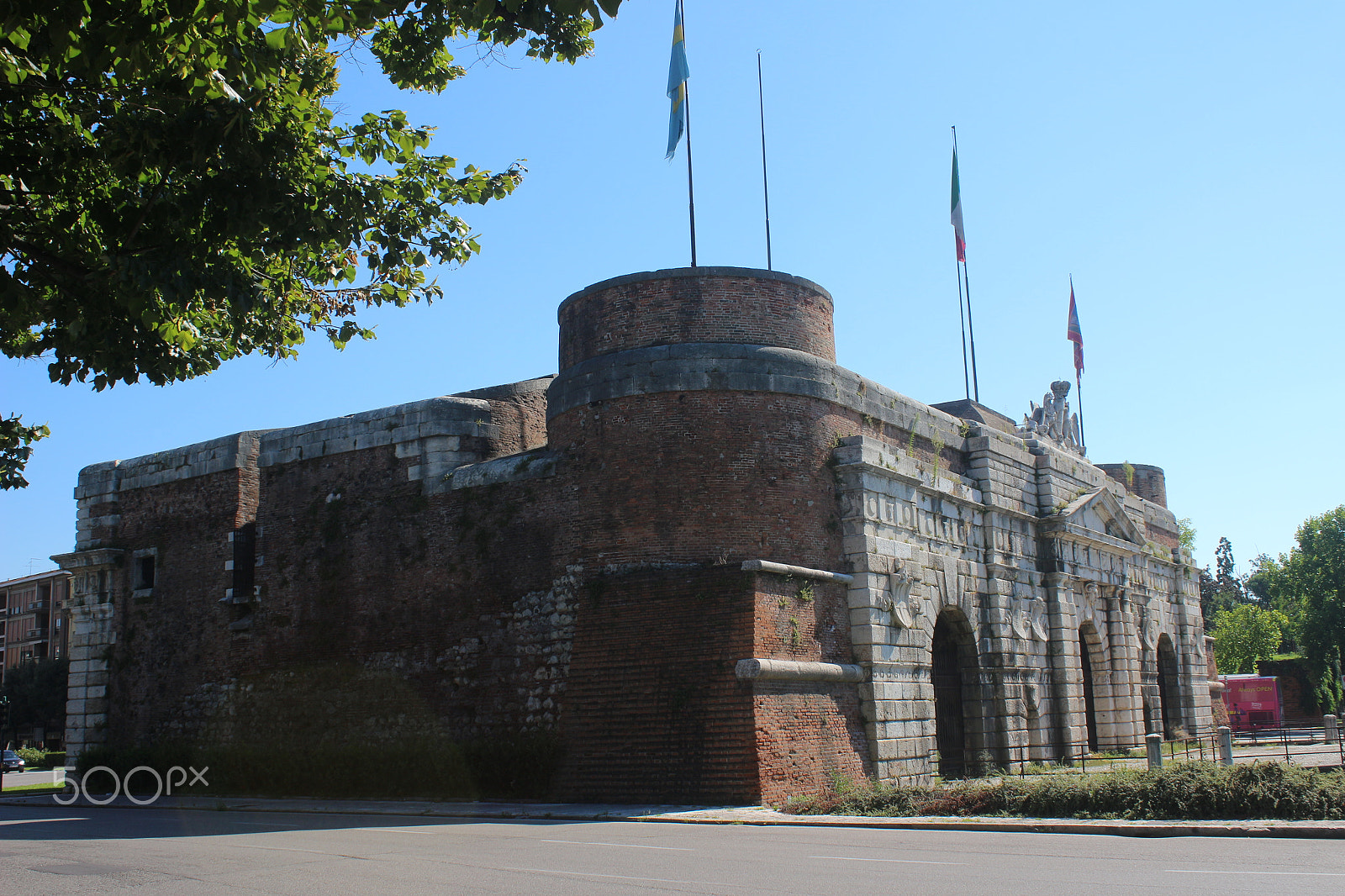 Canon EF-S 18-55mm F3.5-5.6 IS sample photo. Verona photography