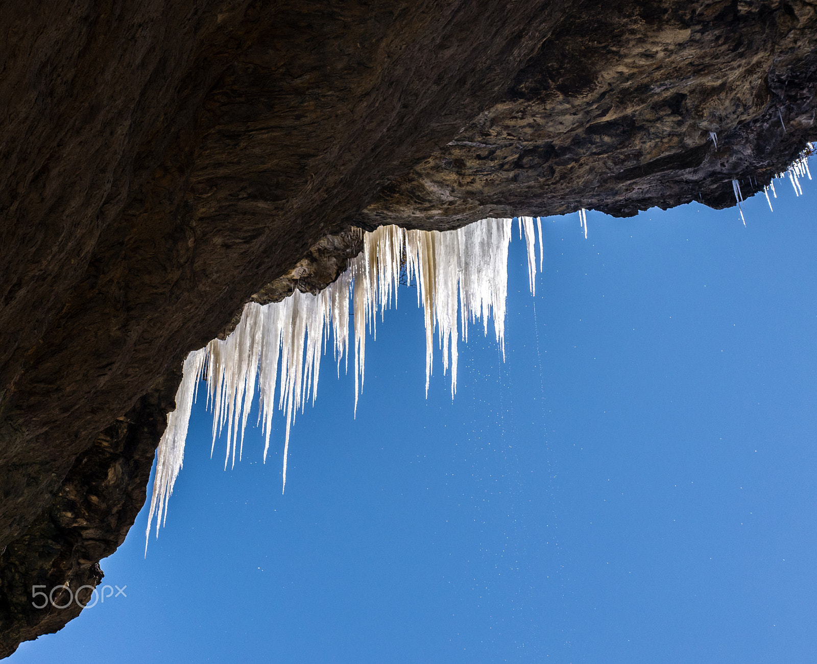 Panasonic Lumix DMC-G5 + Panasonic Leica DG Summilux 25mm F1.4 II ASPH sample photo. Melting icicles photography