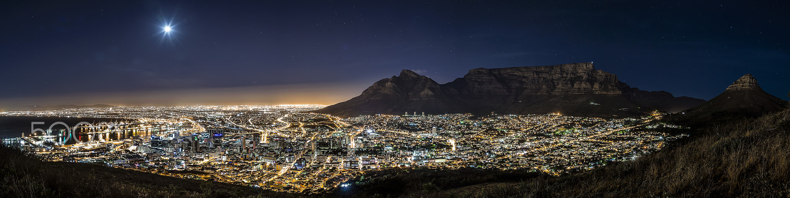 Nikon D4 + Nikon AF-S Nikkor 24-120mm F4G ED VR sample photo. Cape town by night photography