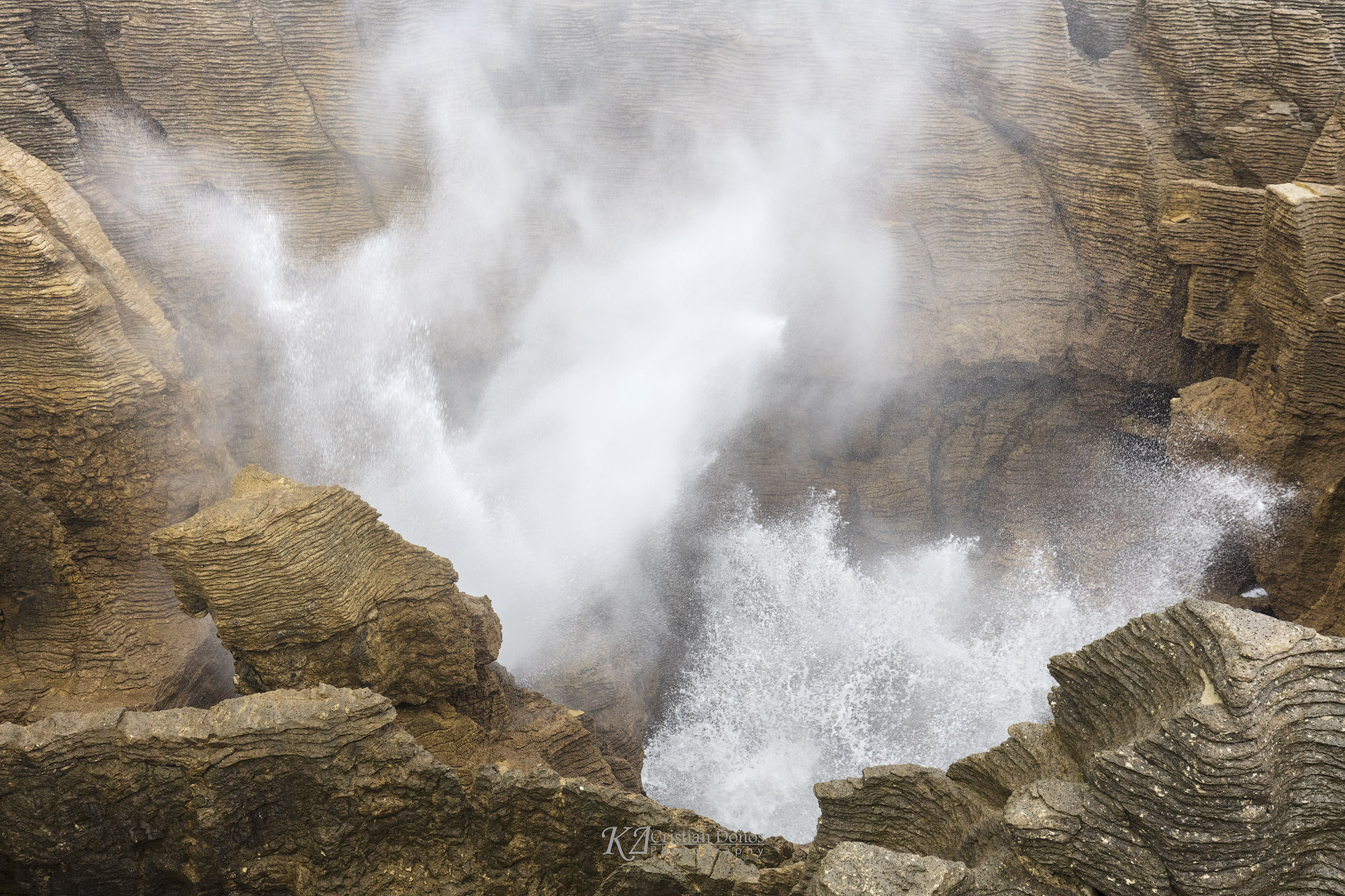 Canon EOS 5DS R + Canon EF 16-35mm F4L IS USM sample photo. Blowhole at punakaiki photography