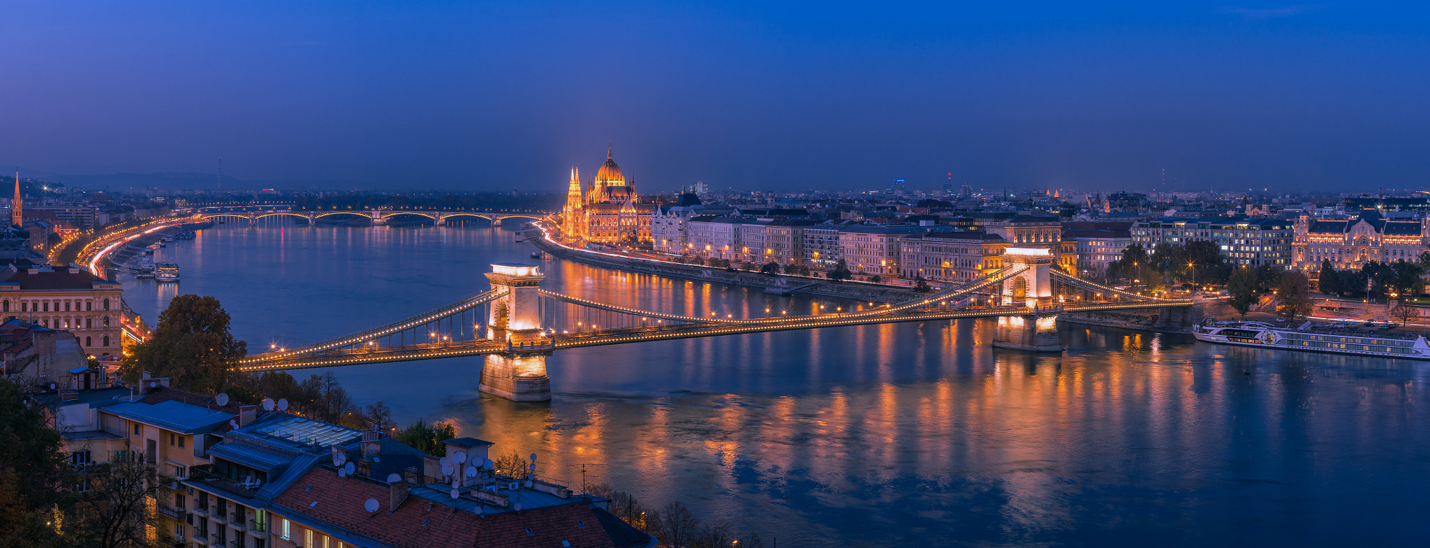 Pentax smc FA 43mm F1.9 Limited sample photo. Night budapest panorama photography