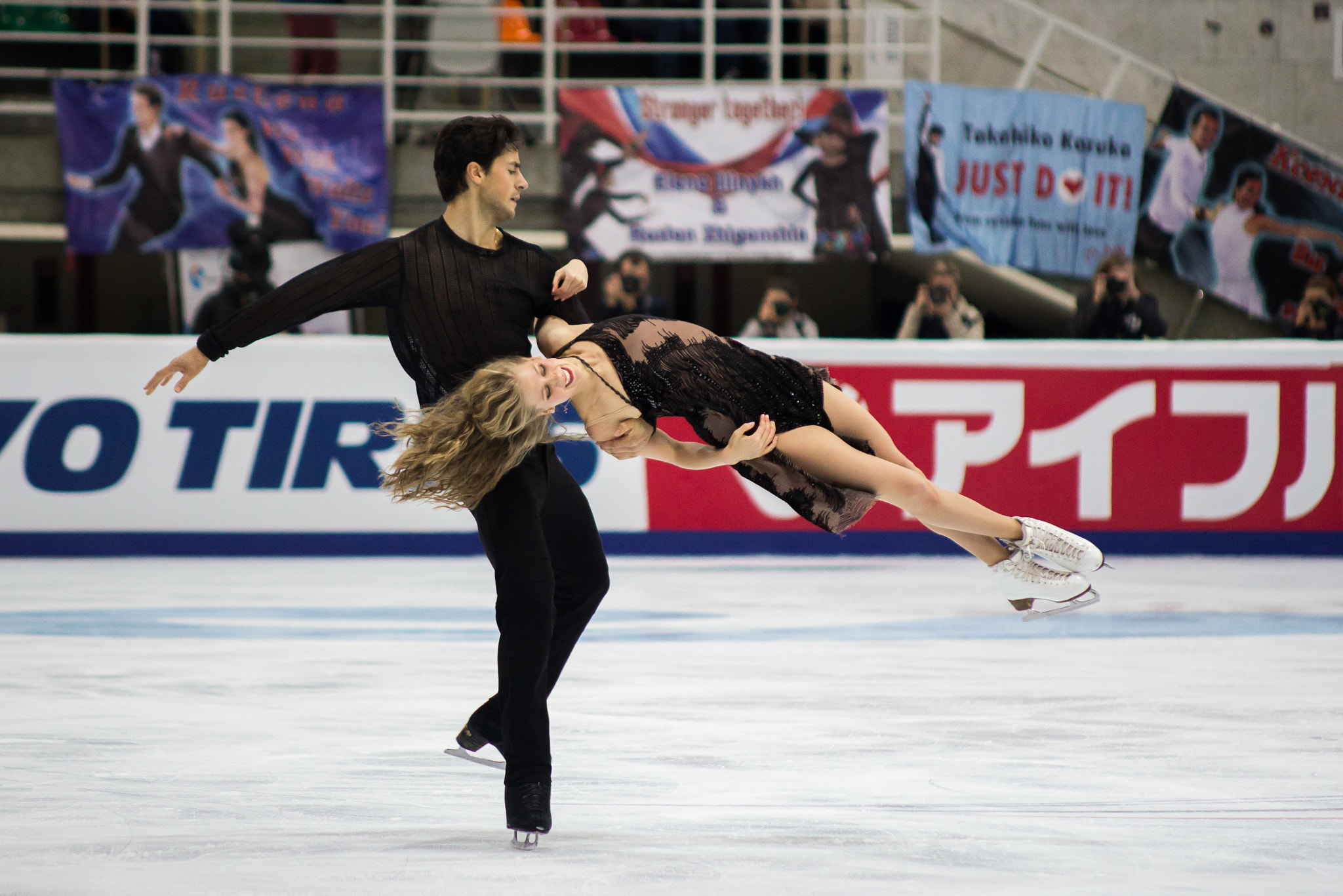 Sigma APO 50-150mm f/2.8 [II] EX DC HSM sample photo. Figure skating photography