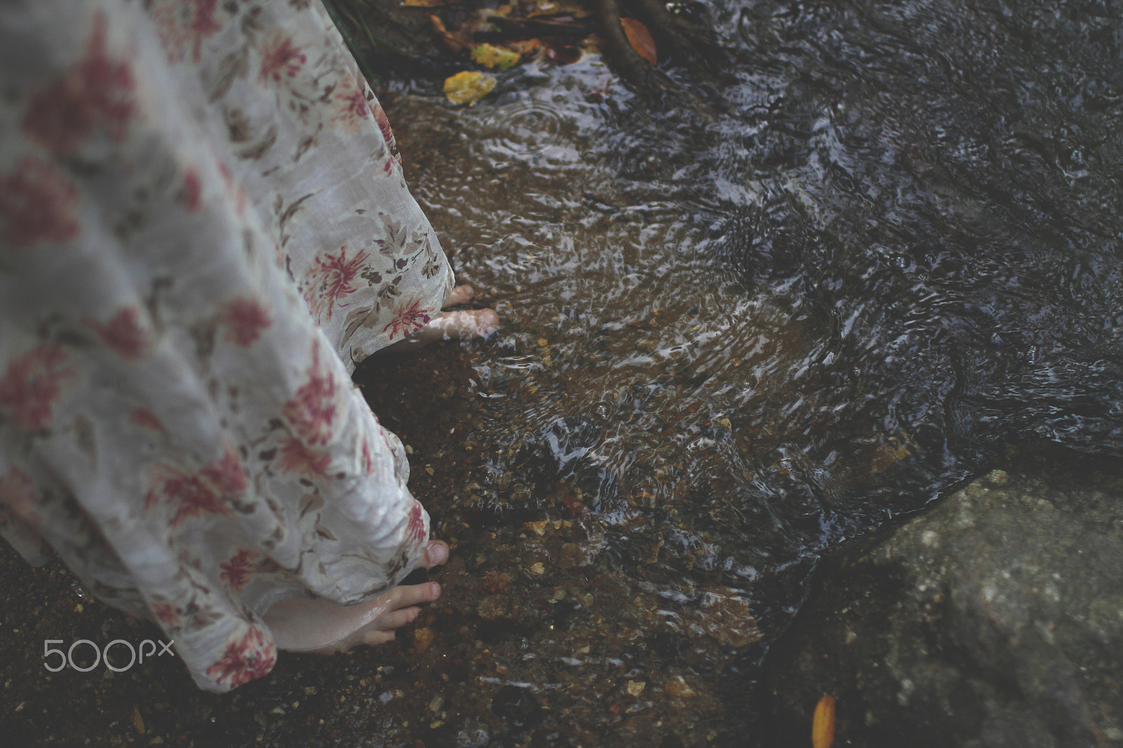 Canon EOS 7D + Canon EF 35mm F1.4L USM sample photo. Standing in the river photography