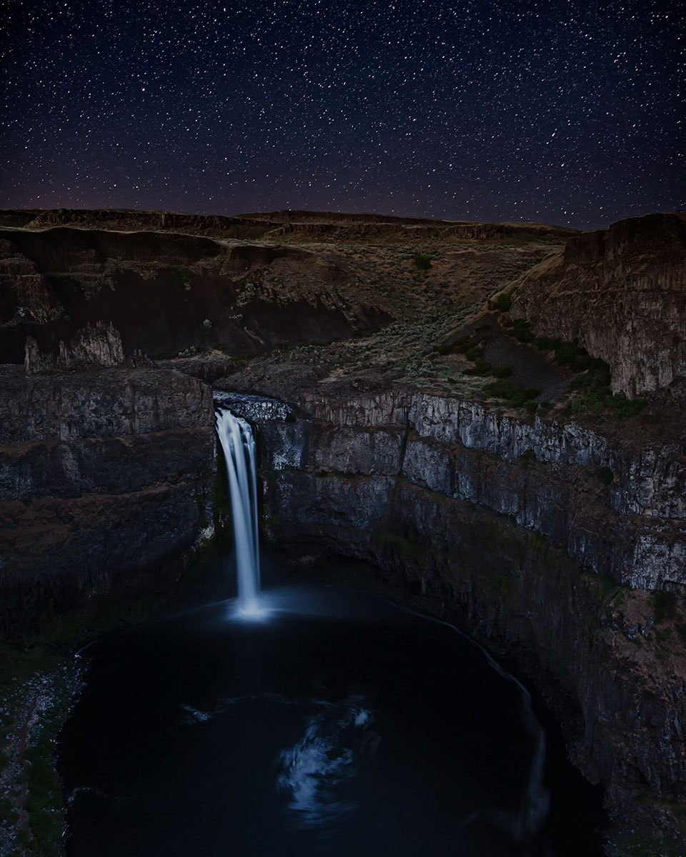 Nikon D800 + Samyang 12mm F2.8 ED AS NCS Fisheye sample photo. Night at palouse falls photography