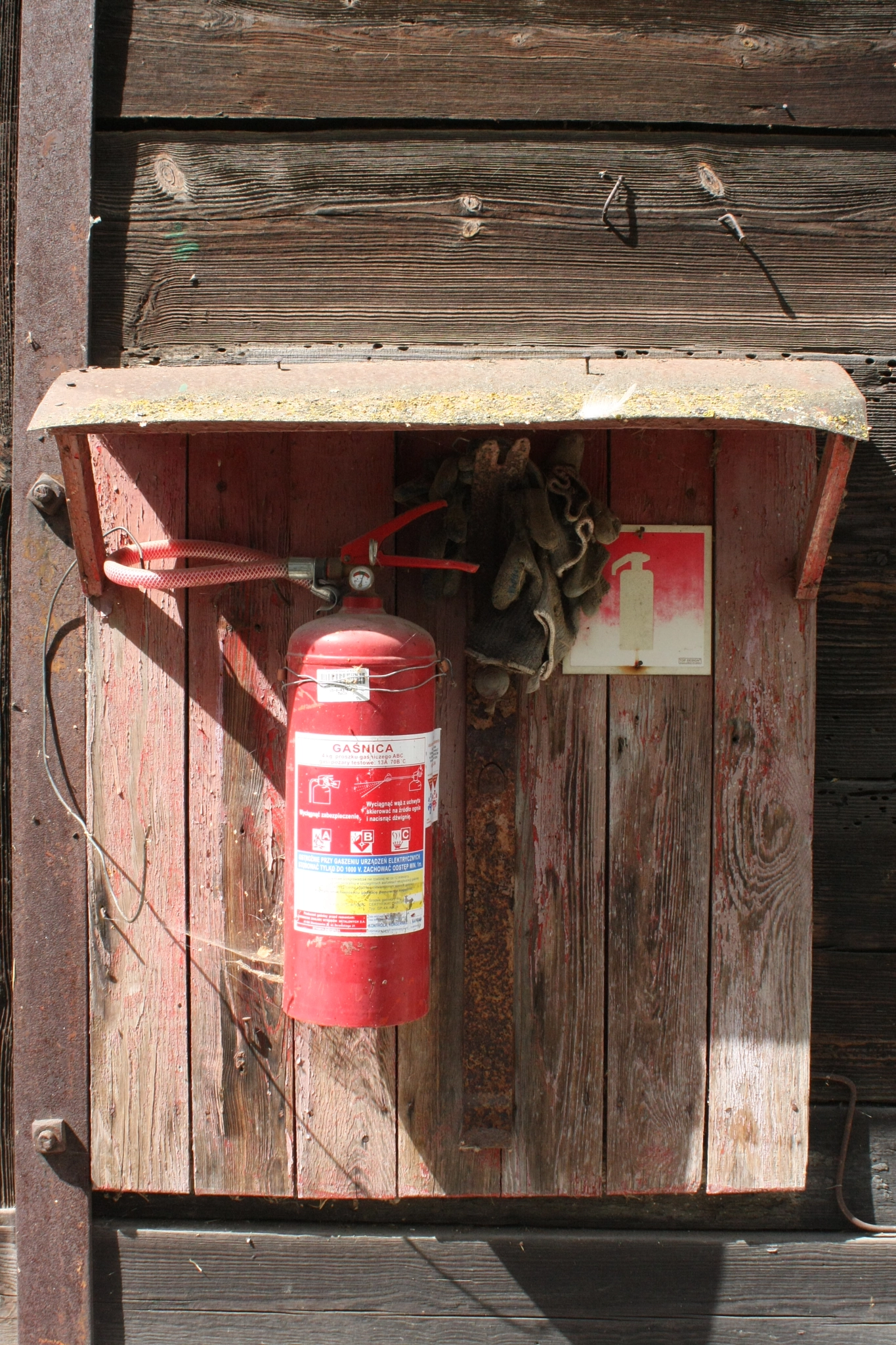 Canon EOS 40D sample photo. Extinguisher photography