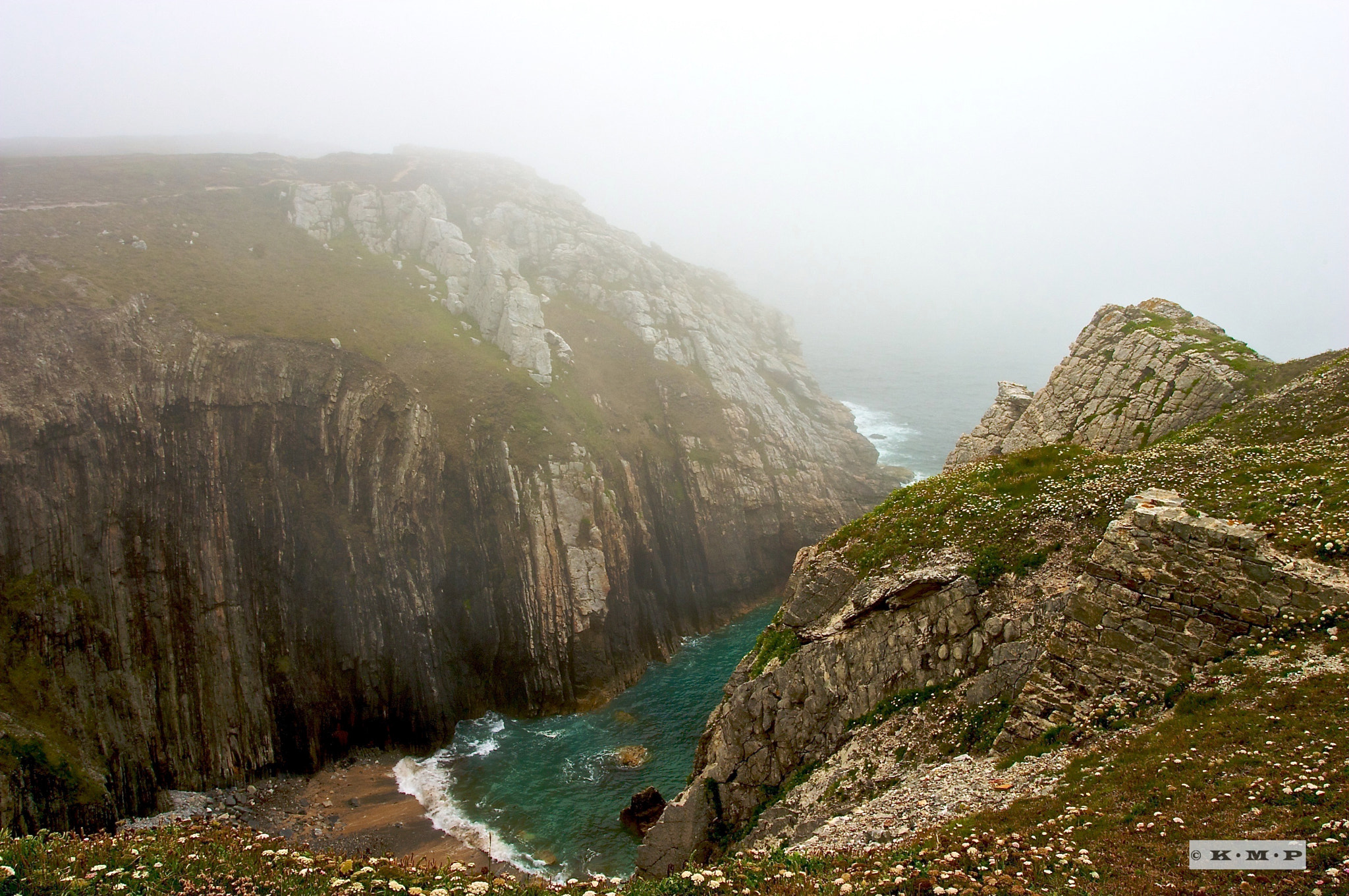 Canon EOS 10D + Canon EF 17-40mm F4L USM sample photo. Bretagne photography