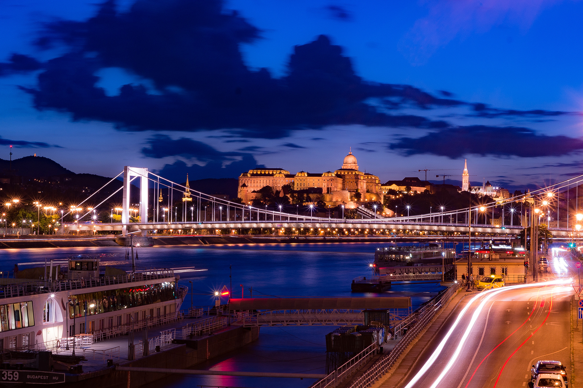 Sony Alpha NEX-6 + E 50mm F1.8 OSS sample photo. Bridge after sunset in budapest photography