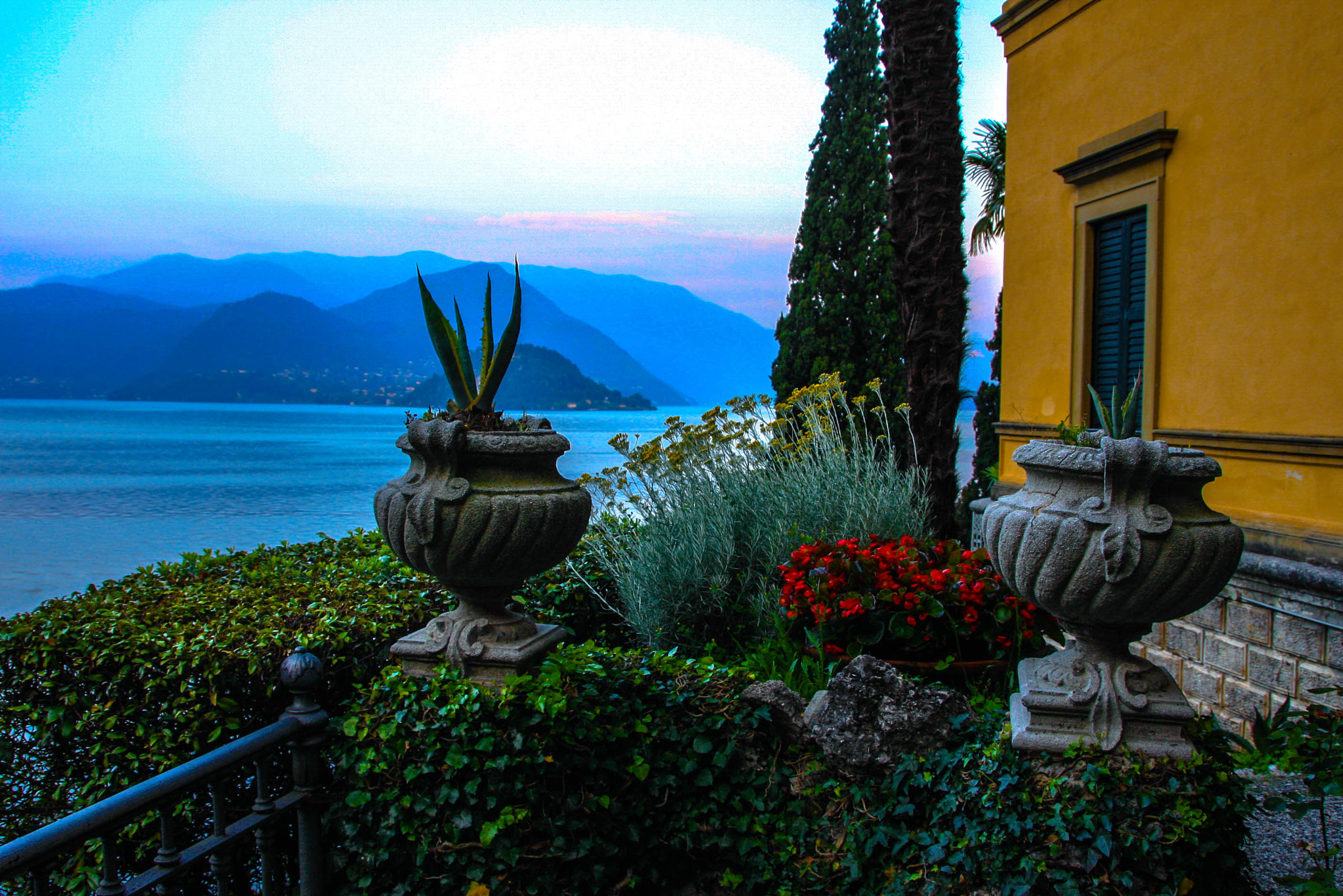 Sigma 18-250mm F3.5-6.3 DC OS HSM sample photo. Lake como italy photography