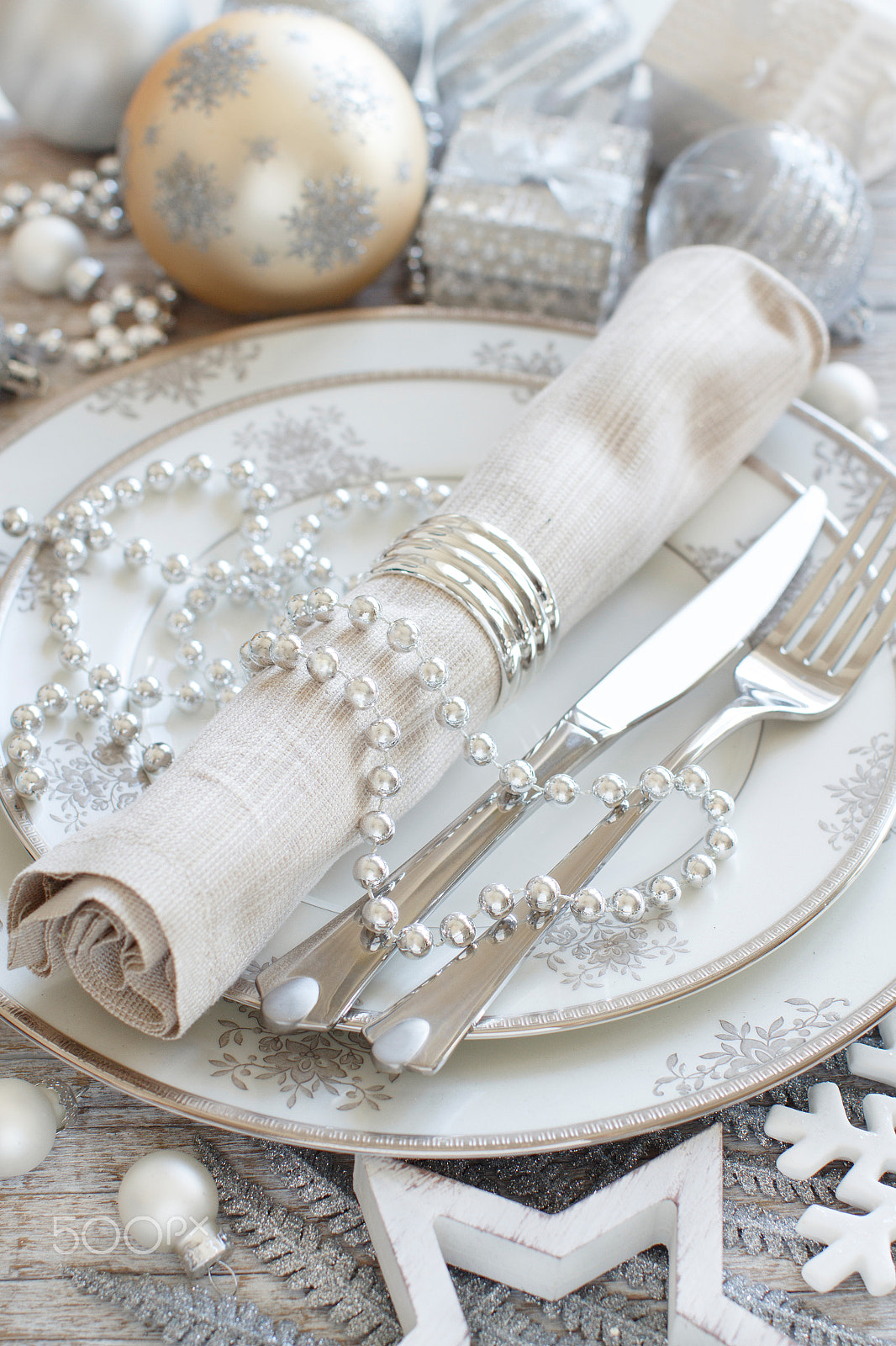 Canon EOS 650D (EOS Rebel T4i / EOS Kiss X6i) + Canon EF 50mm F1.2L USM sample photo. Silver and cream christmas table setting photography