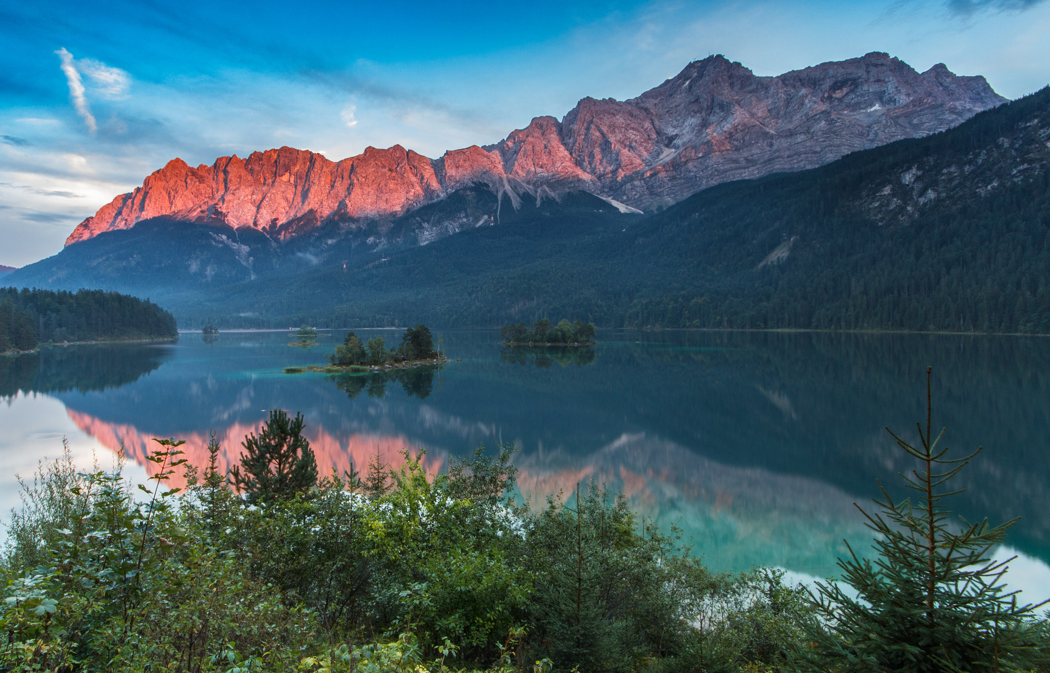 Canon EOS 1200D (EOS Rebel T5 / EOS Kiss X70 / EOS Hi) + Sigma 10-20mm F4-5.6 EX DC HSM sample photo. Alpenglühen zugspitze photography