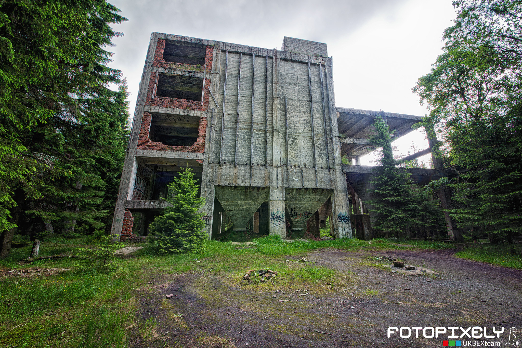 Sigma 12-24mm F4.5-5.6 II DG HSM sample photo. Tajná nacistická továrna / secret nazi factory photography