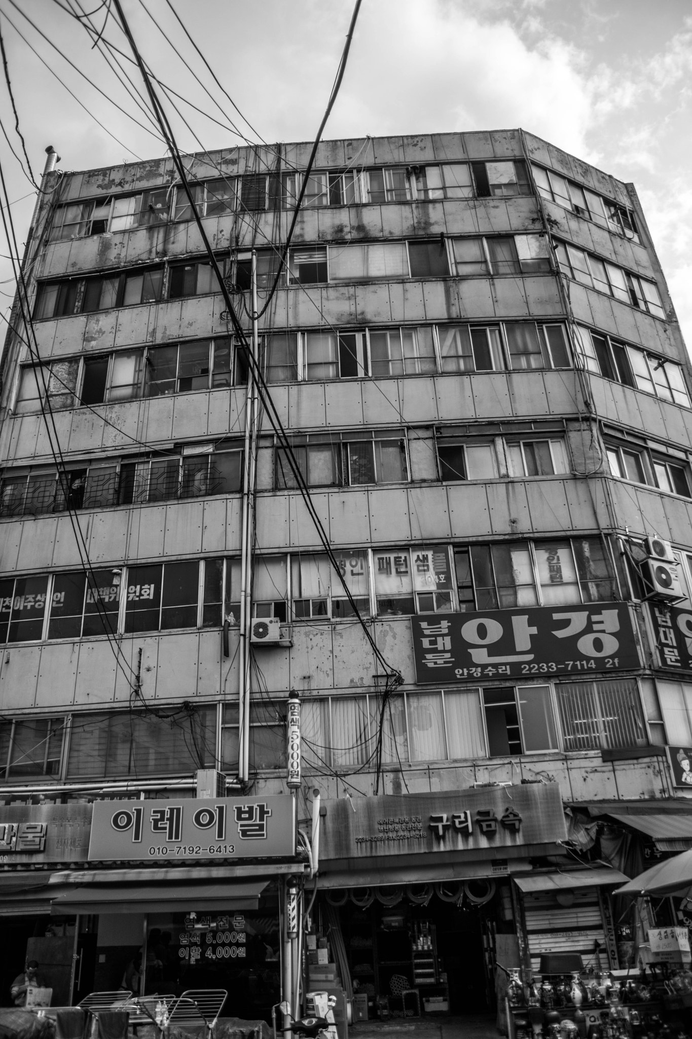 Nikon D5300 + Sigma 18-50mm F2.8 EX DC Macro sample photo. Old dilapidated building photography