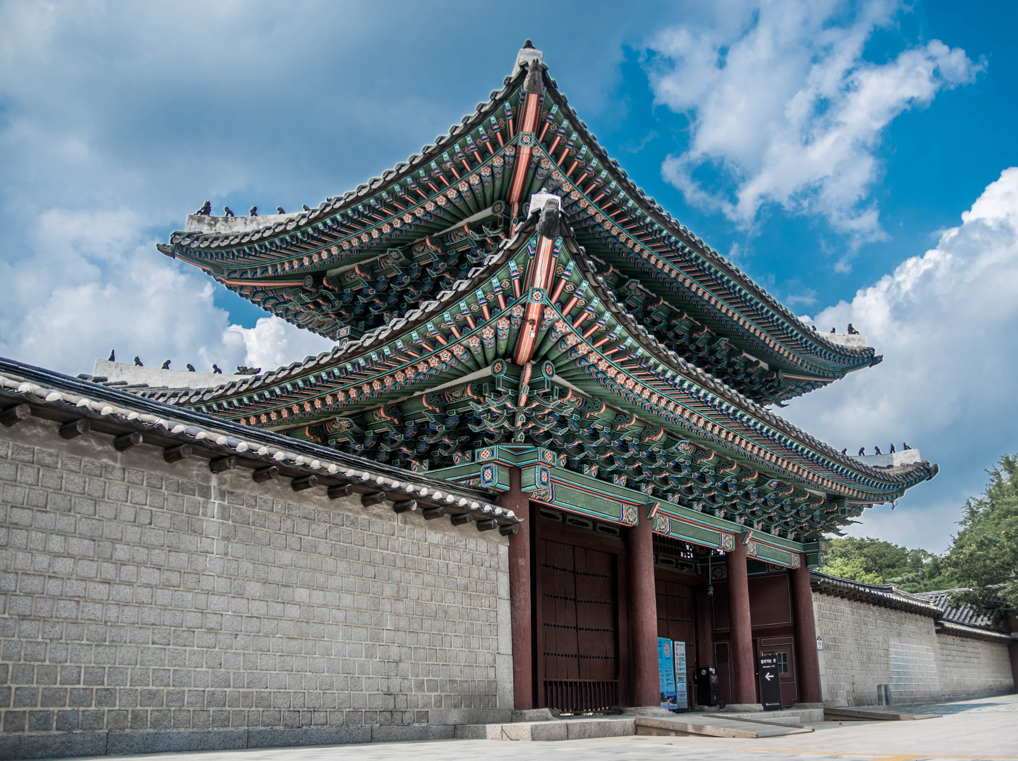 Nikon D5300 + Sigma 18-50mm F2.8 EX DC Macro sample photo. Changduk gung palace gate photography