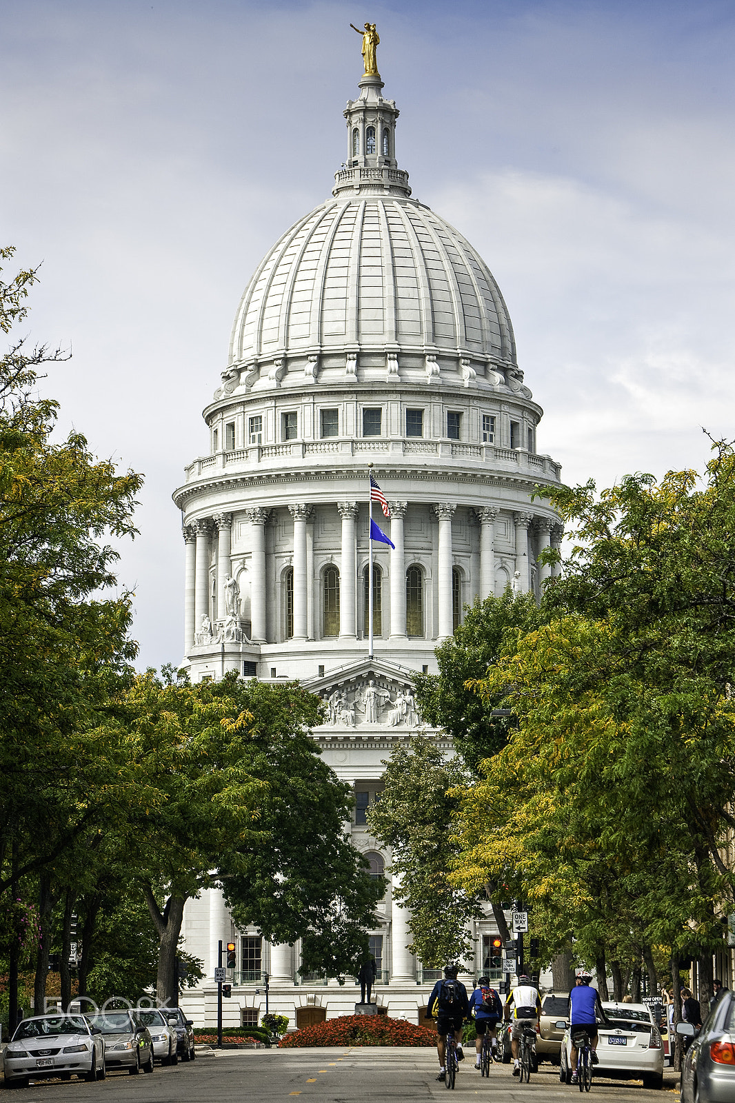Canon EOS-1Ds Mark III sample photo. Wisconsin state capitol view from king street photography