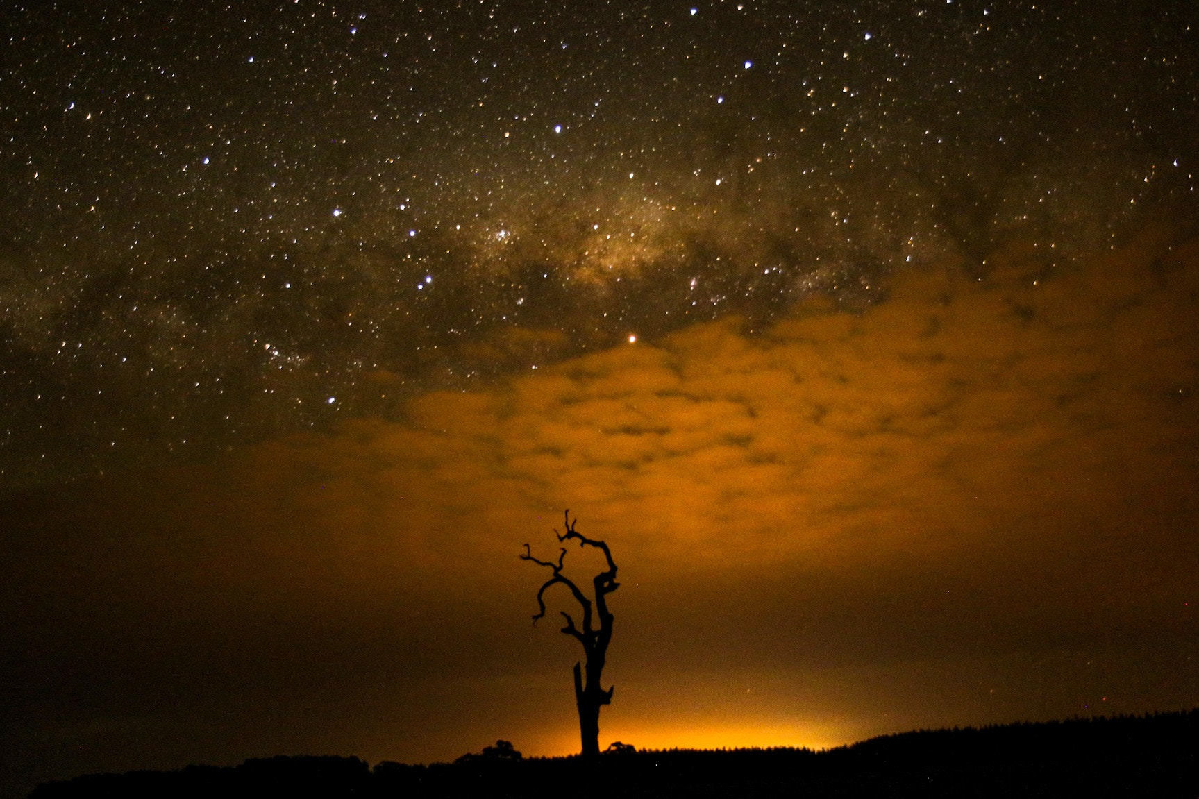 Canon EOS 70D + Canon EF-S 17-55mm F2.8 IS USM sample photo. I took this shot 30km from mt gambier. it's lights ... photography