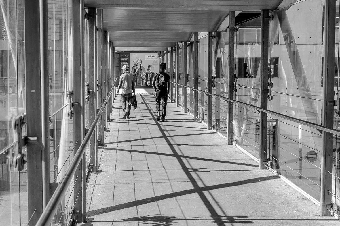 Sony SLT-A77 + Sony DT 35mm F1.8 SAM sample photo. Le passage photography