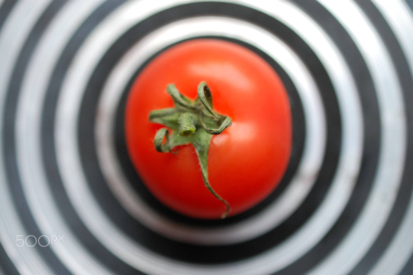 Nikon AF-S DX Micro Nikkor 40mm F2.8 sample photo. Time tunnel tomato  photography