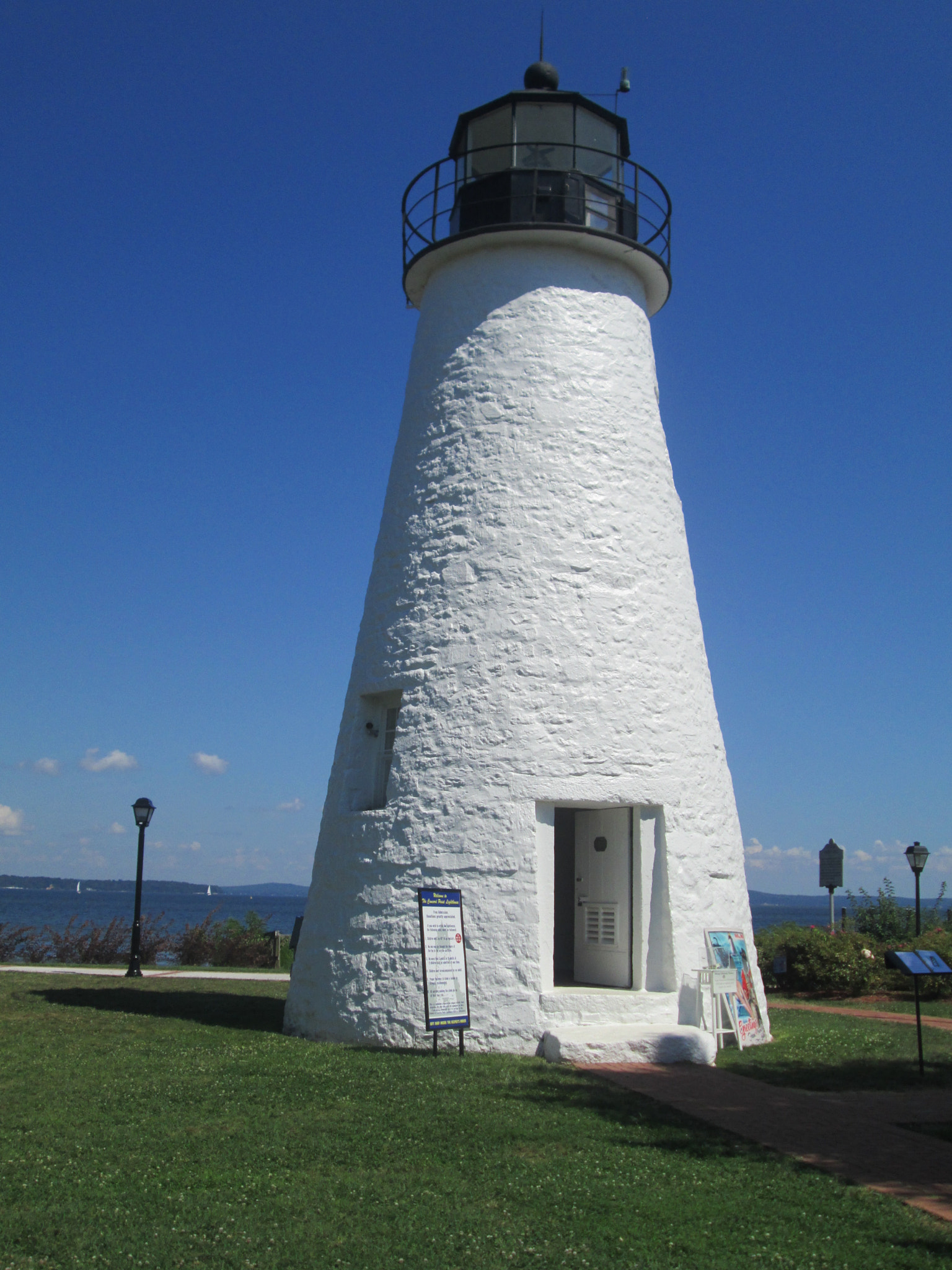 Canon PowerShot A3400 IS sample photo. Havre de grace lighthouse photography