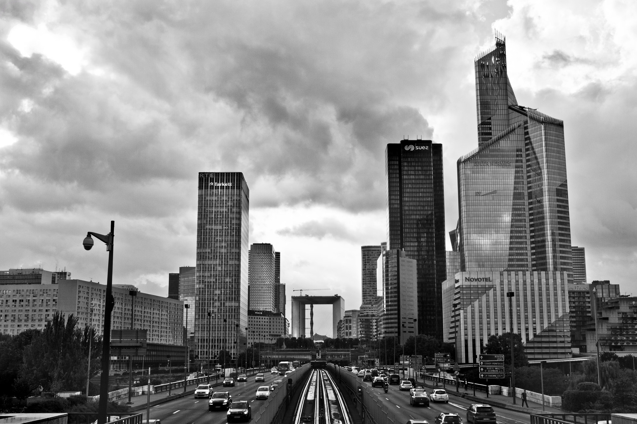 Sigma 17-70mm F2.8-4 DC Macro OS HSM sample photo. La defense photography