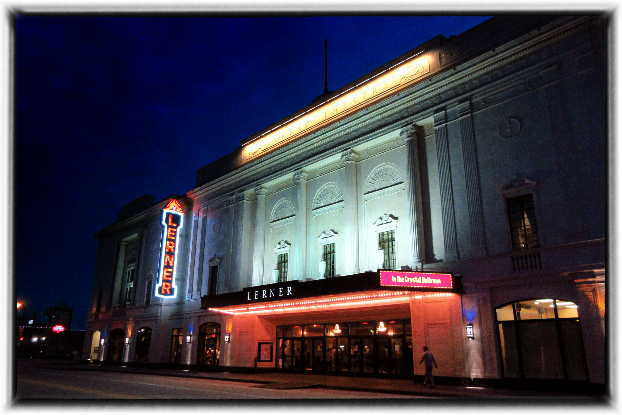 Canon PowerShot ELPH 340 HS (IXUS 265 HS / IXY 630) sample photo. Lerner theater photography