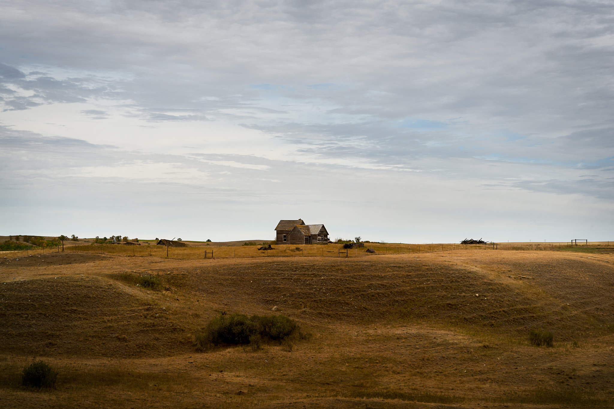 Nikon AF-S NIKKOR 28-70mm f/2.8D IF-ED sample photo. Abandoned farm photography