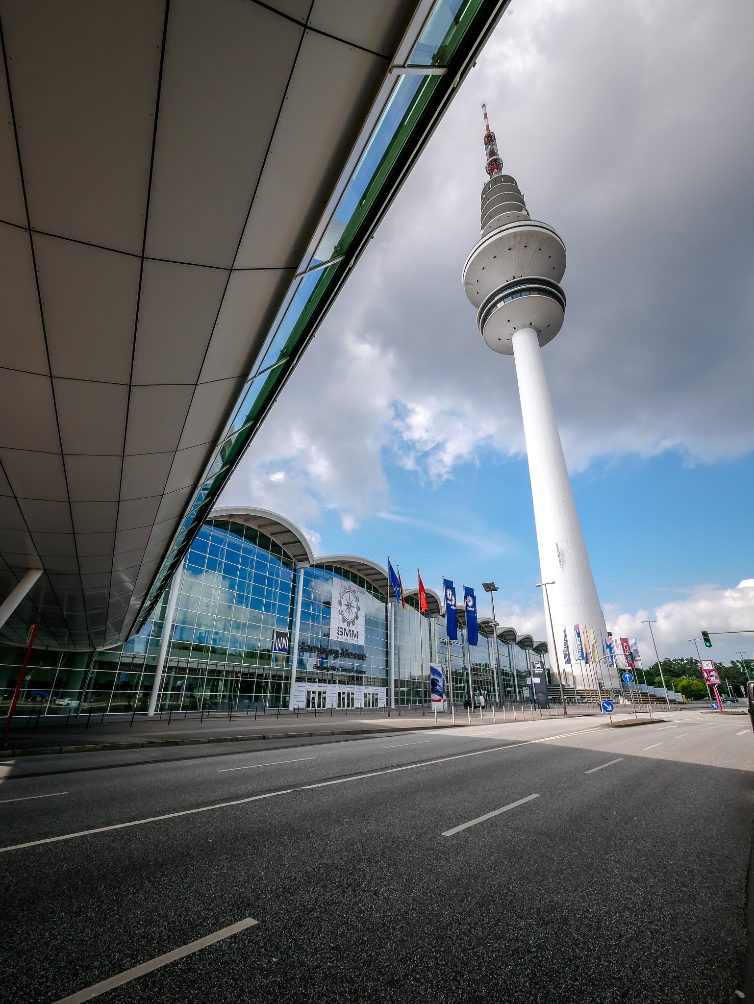 Panasonic Lumix DMC-GX85 (Lumix DMC-GX80 / Lumix DMC-GX7 Mark II) + Panasonic Lumix G Vario 7-14mm F4 ASPH sample photo. Under the birdge photography