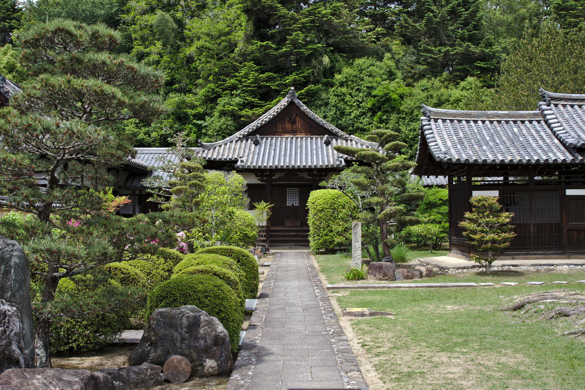 Canon EF 35-135mm f/4-5.6 USM sample photo. A private garden in nara, japan photography