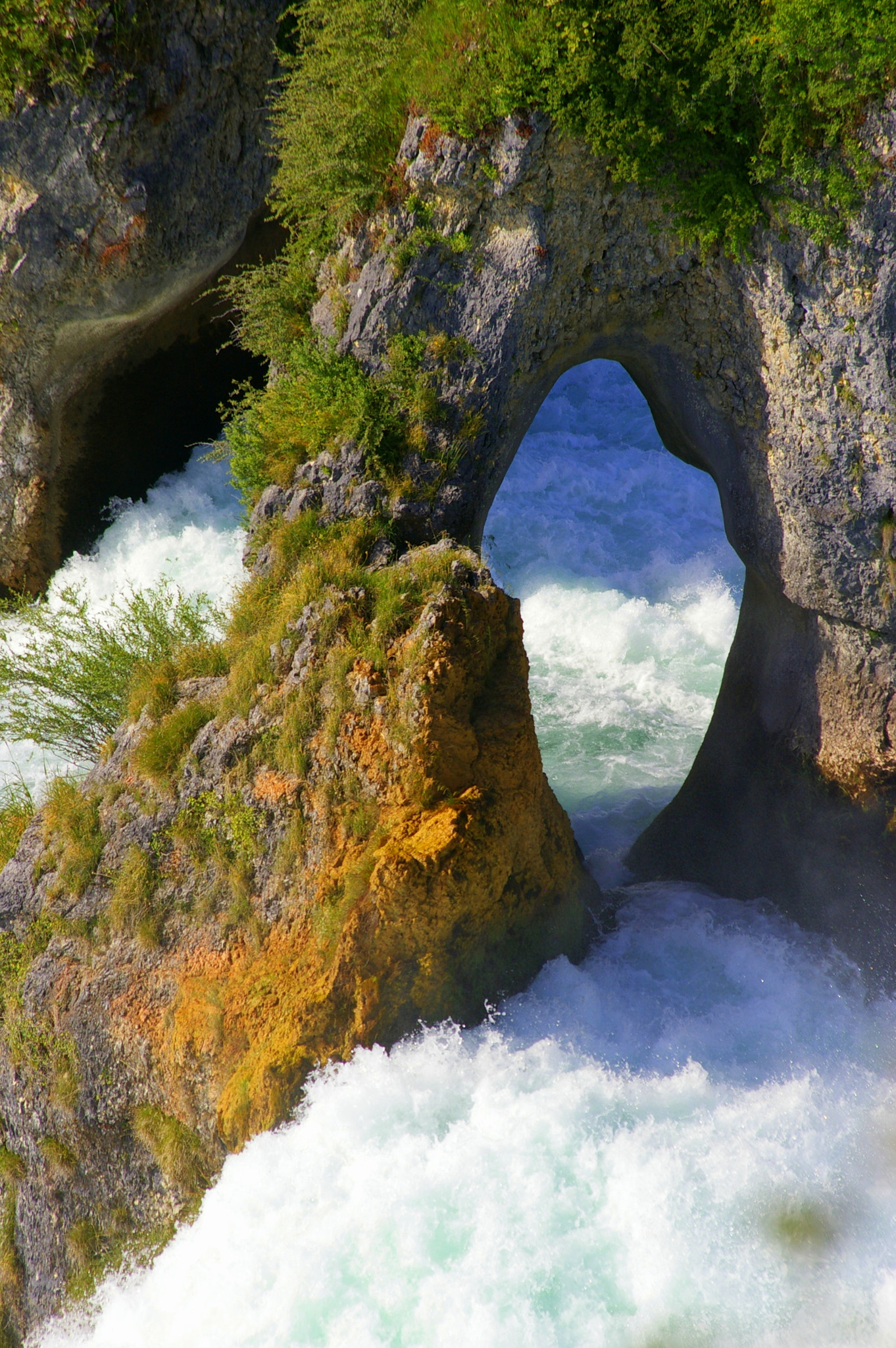 Pentax K100D Super sample photo. The rock withstands the water masses photography