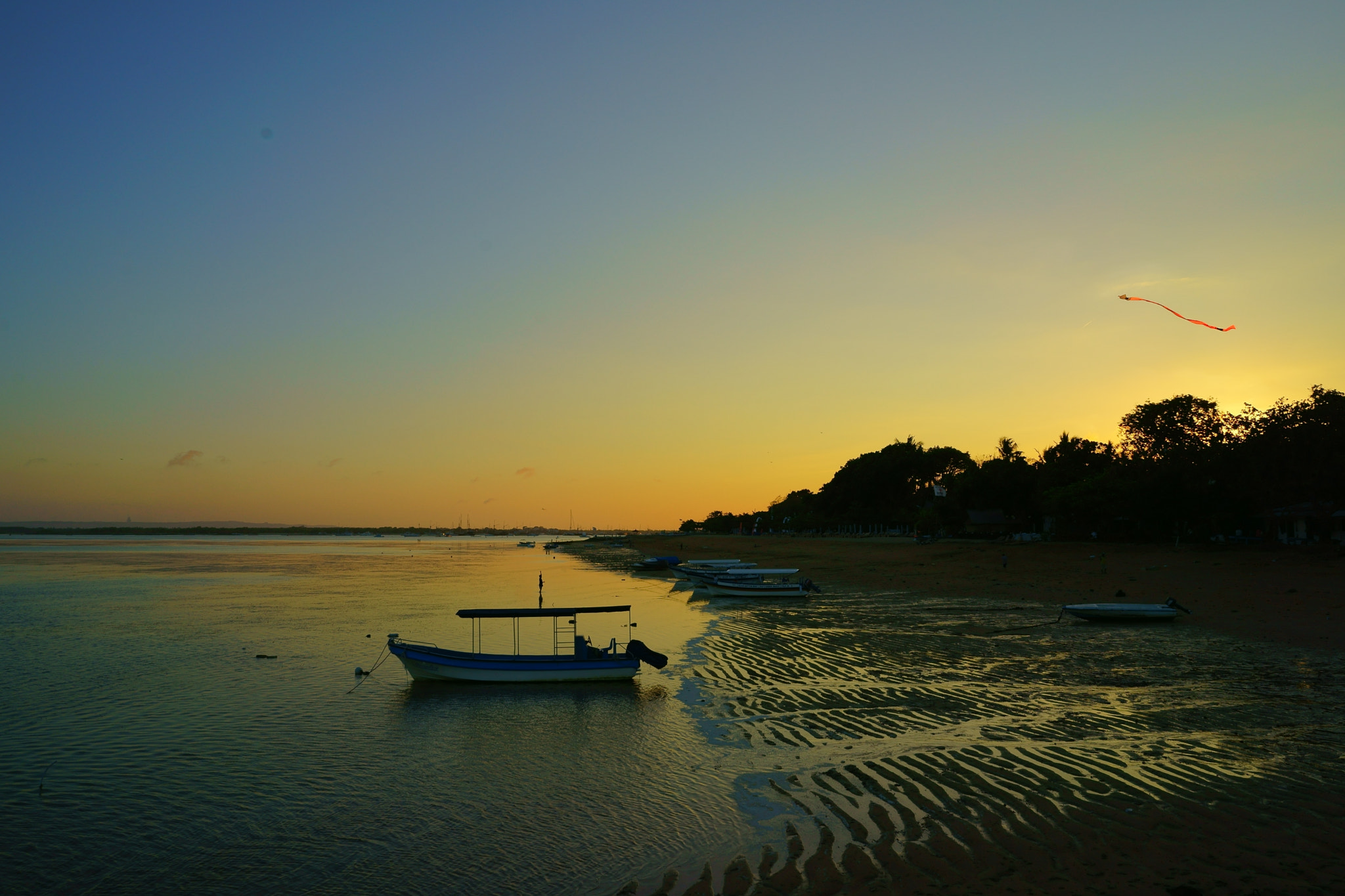 Sony a7 II + Sony FE 28mm F2 sample photo. Low tide photography