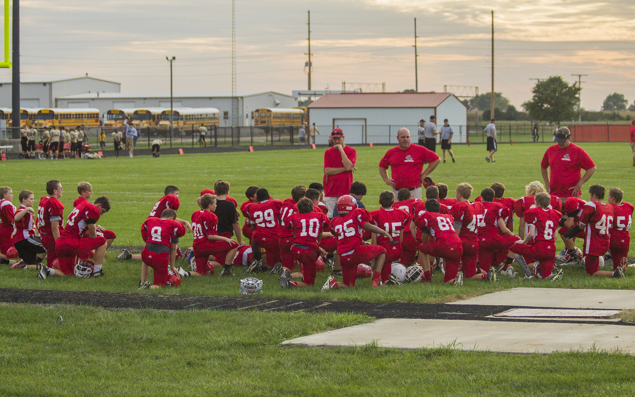 Canon EF 70-300mm F4-5.6 IS USM sample photo. Roosevelt middle school 7th grade football photography