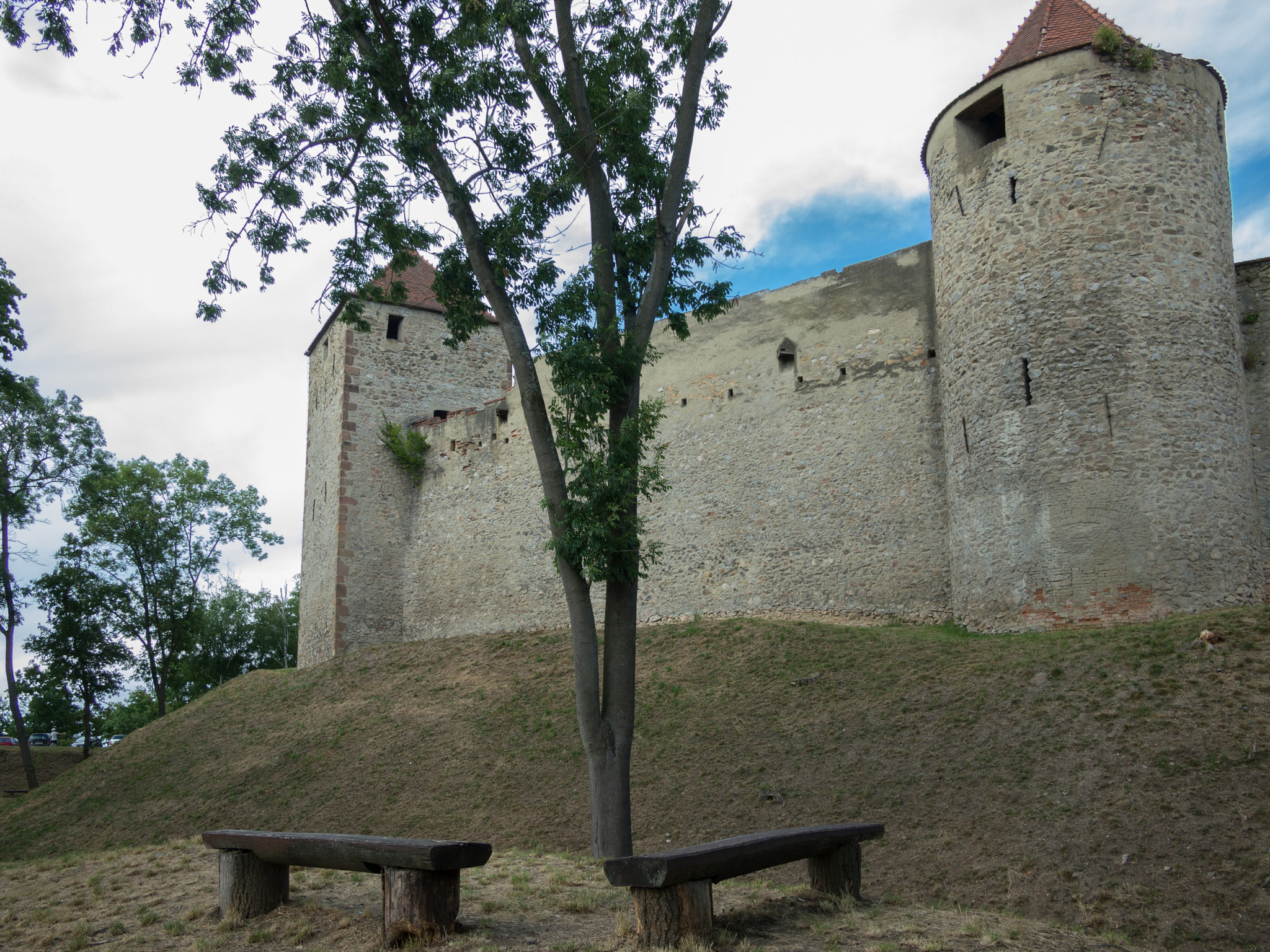 Olympus PEN E-PL3 + Panasonic Lumix G 14mm F2.5 ASPH sample photo. Castle veveri photography