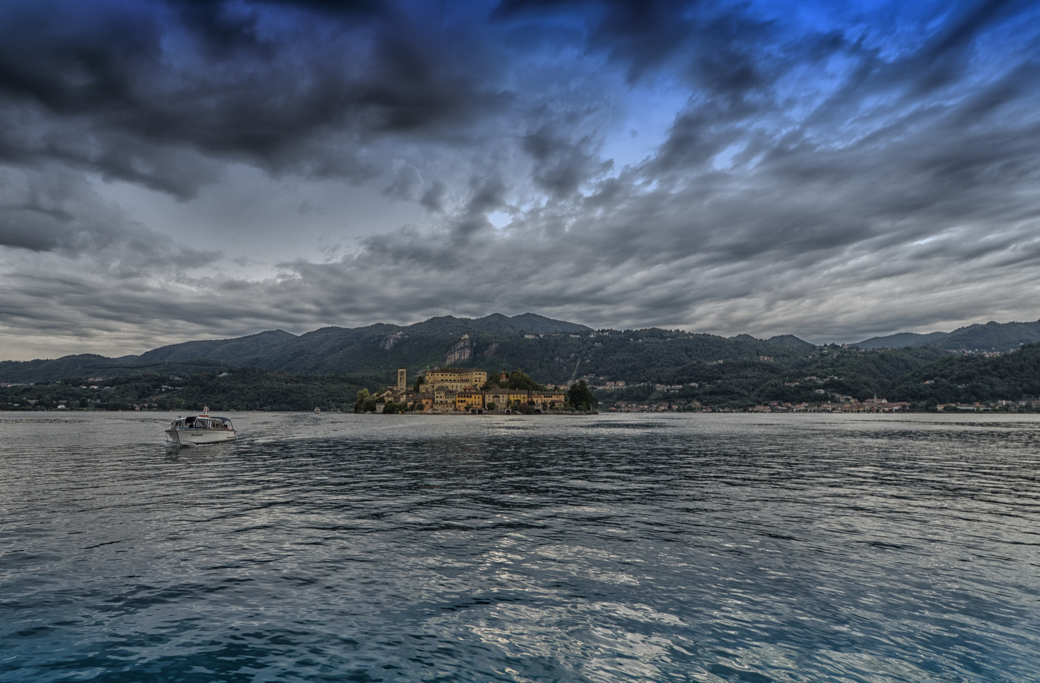 Olympus OM-D E-M5 II + OLYMPUS M.9-18mm F4.0-5.6 sample photo. Isola di san giulio photography