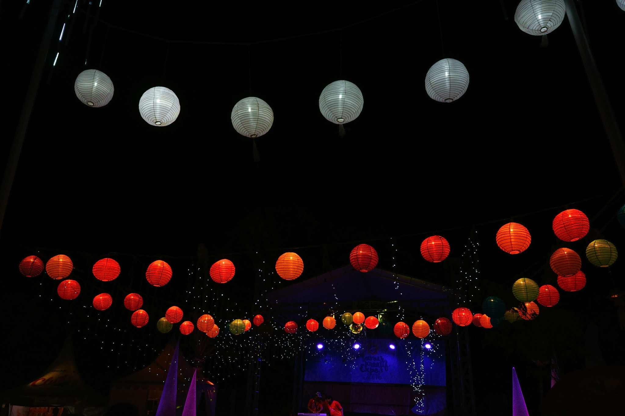 Sony a7 II + Sony FE 28mm F2 sample photo. Street festival light photography
