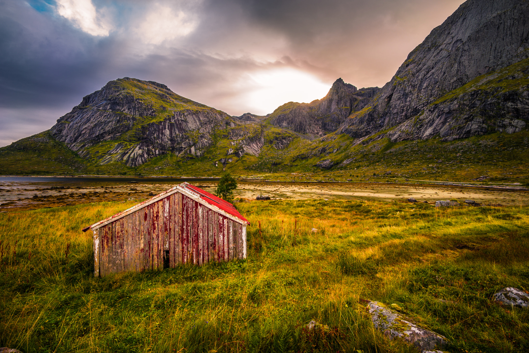 Sony a7 + Voigtlander SUPER WIDE-HELIAR 15mm F4.5 III sample photo. Lonely cabin photography