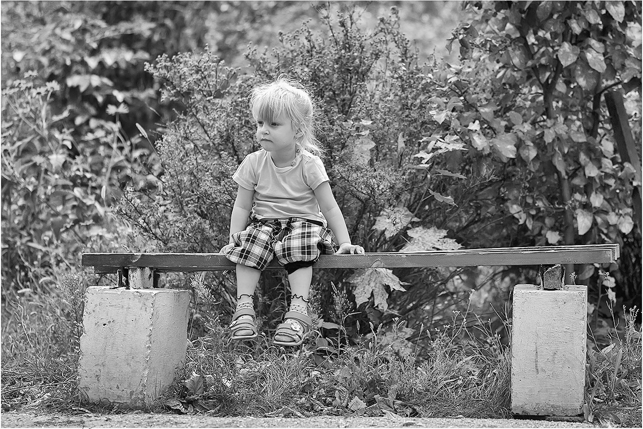 Canon EF 70-200mm F2.8L USM sample photo. Small girl photography