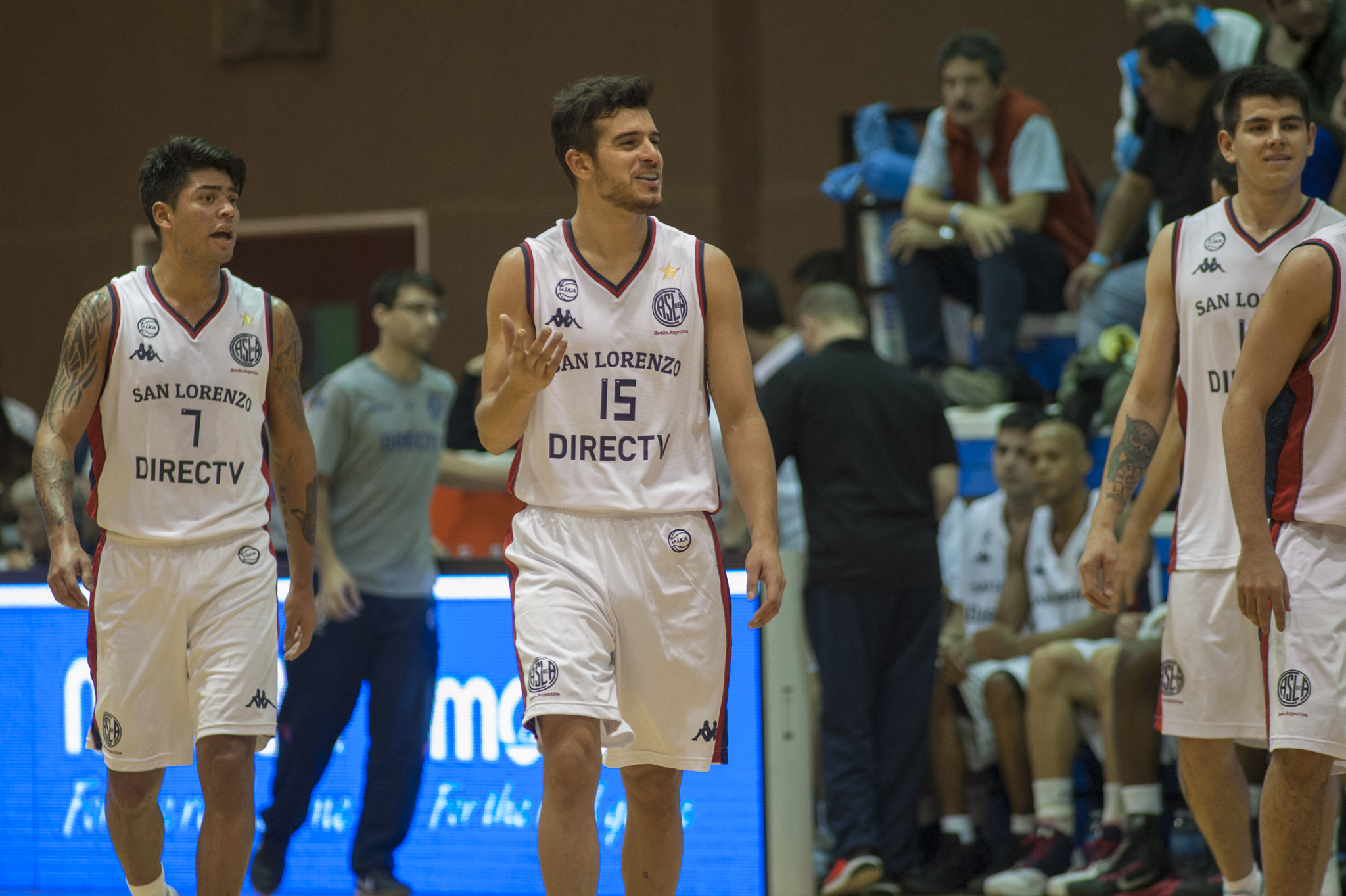 Nikon D700 + AF Nikkor 300mm f/4 IF-ED sample photo. De vuelta a la cancha photography