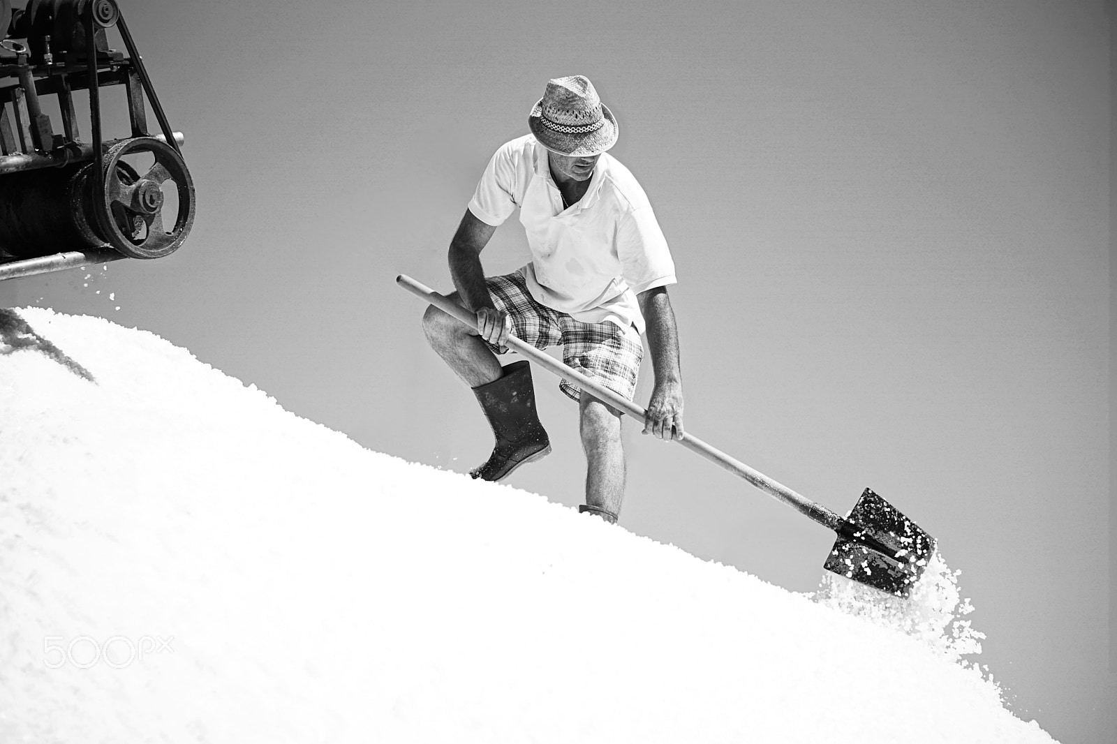 Sony E 50mm F1.8 OSS sample photo. Scavare il sale - salt digging photography