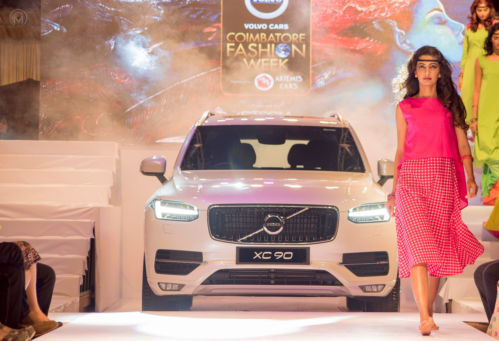 Sigma 70-300mm F4-5.6 APO DG Macro sample photo. Fashion show photography